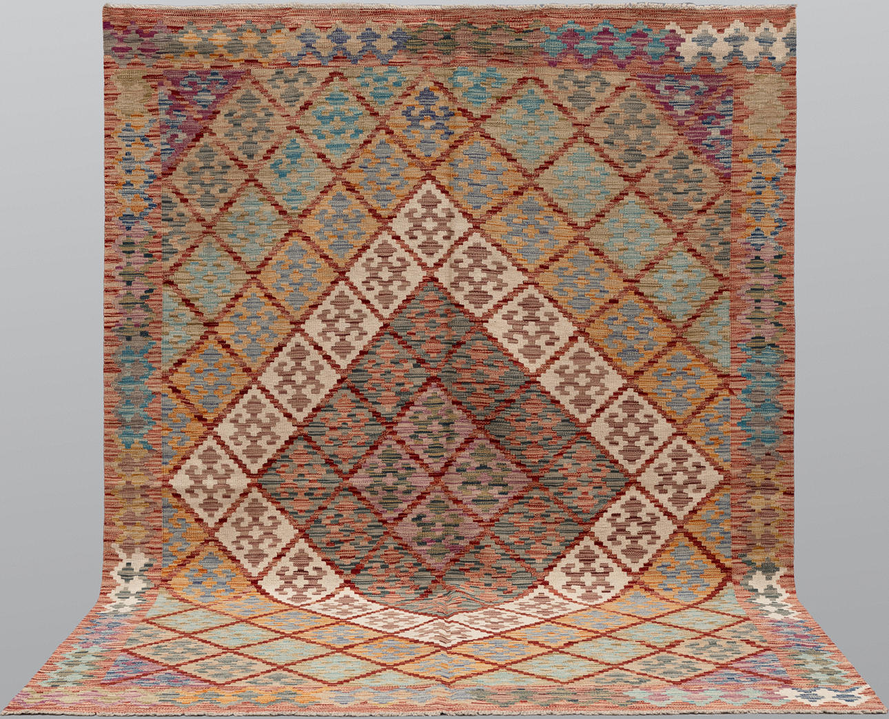 ORIENTMATTA. Kelim klassisk design, 247 x 181 cm.