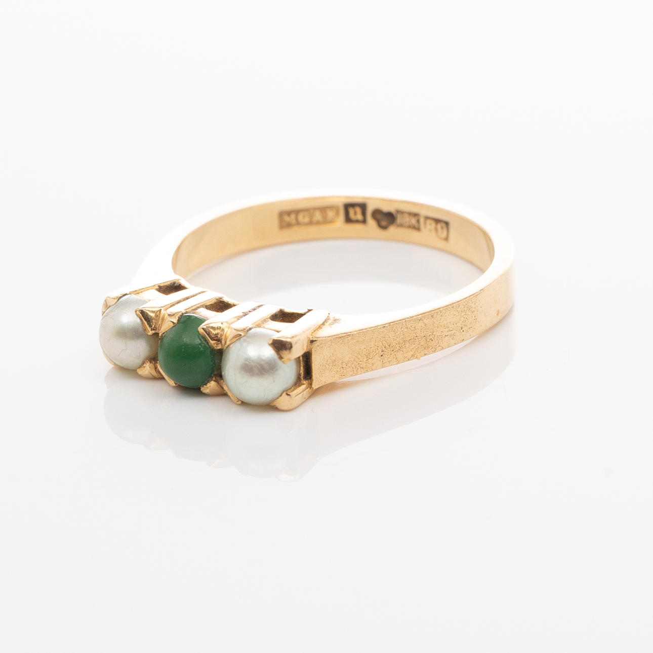 RING, 18K guld, Pärlor, grön sten.