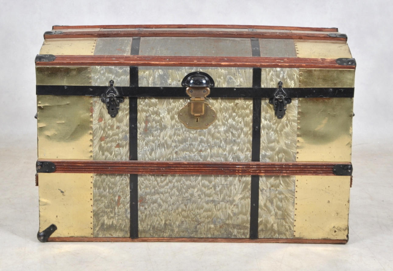 KISTA, trä samt plåt, 1900-tal.