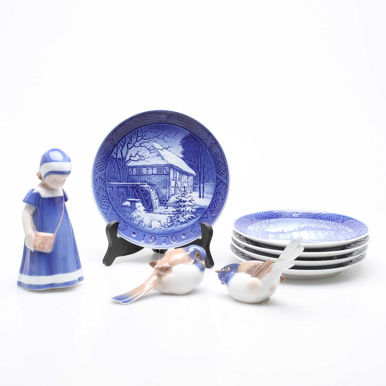 FIGURINER samt JULTALLRIKAR, 8 delar, porslin, Bing & Gröndahl, Royal Copenhagen, Danmark.