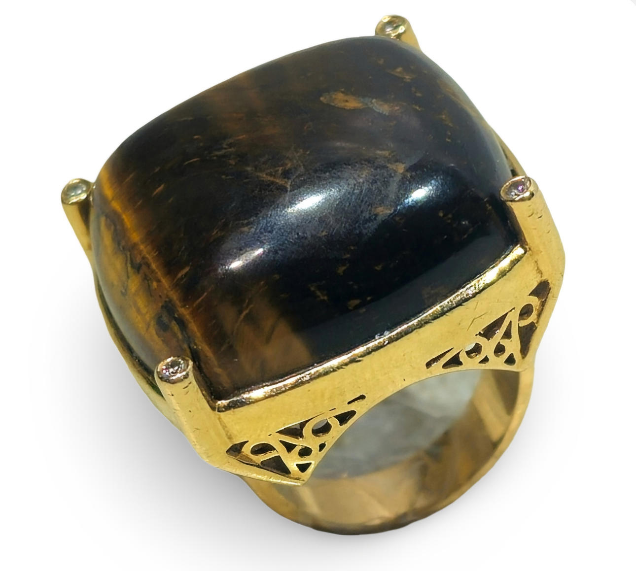 Ring with big tiger's eye and yellow gold frame.