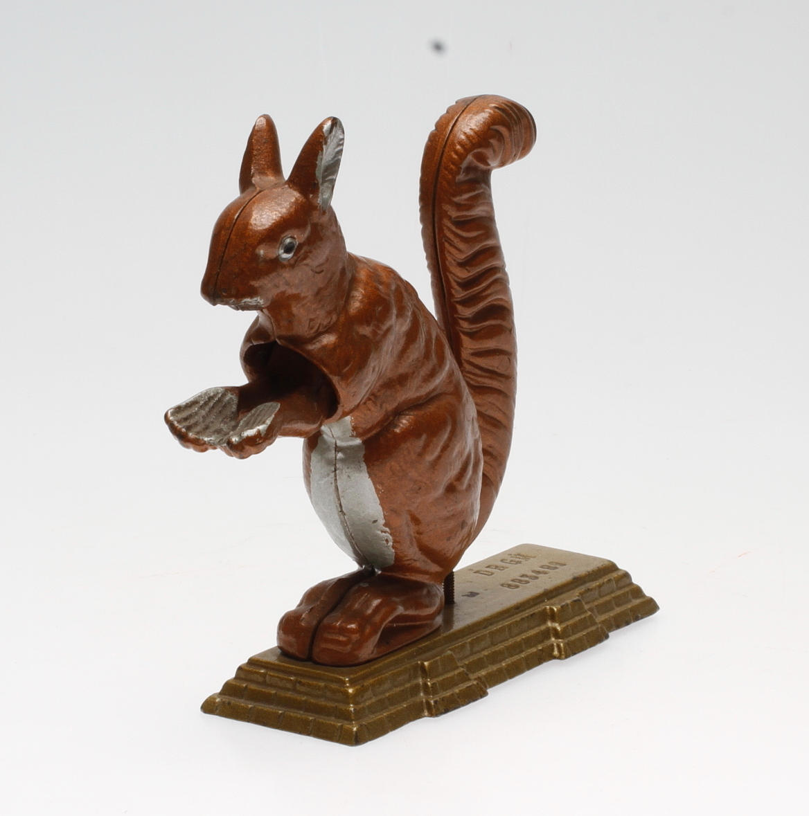 NÖTKNÄCKARE, metall, 1900-tal.