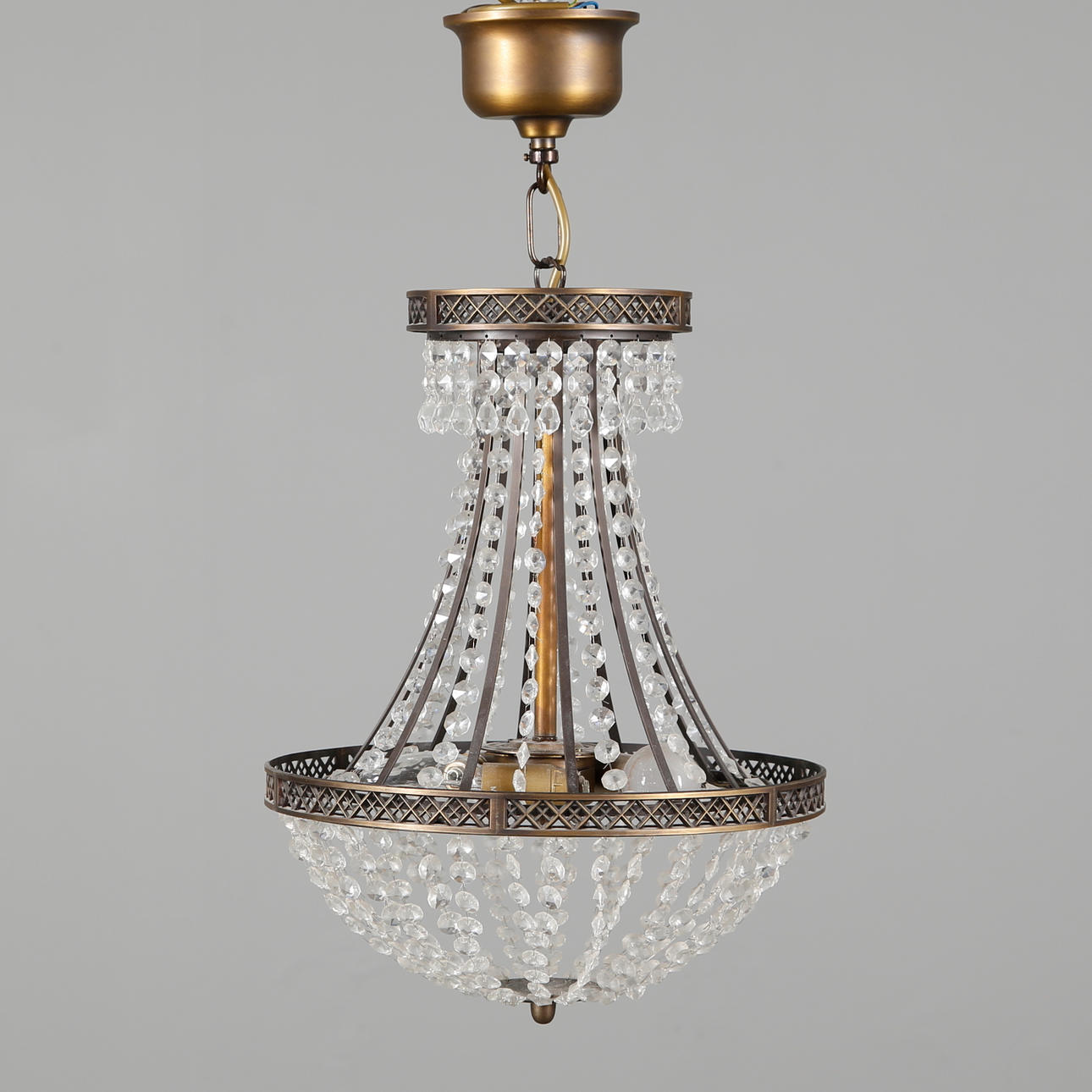 TAKARMATUR, mässing med prismor, modern.