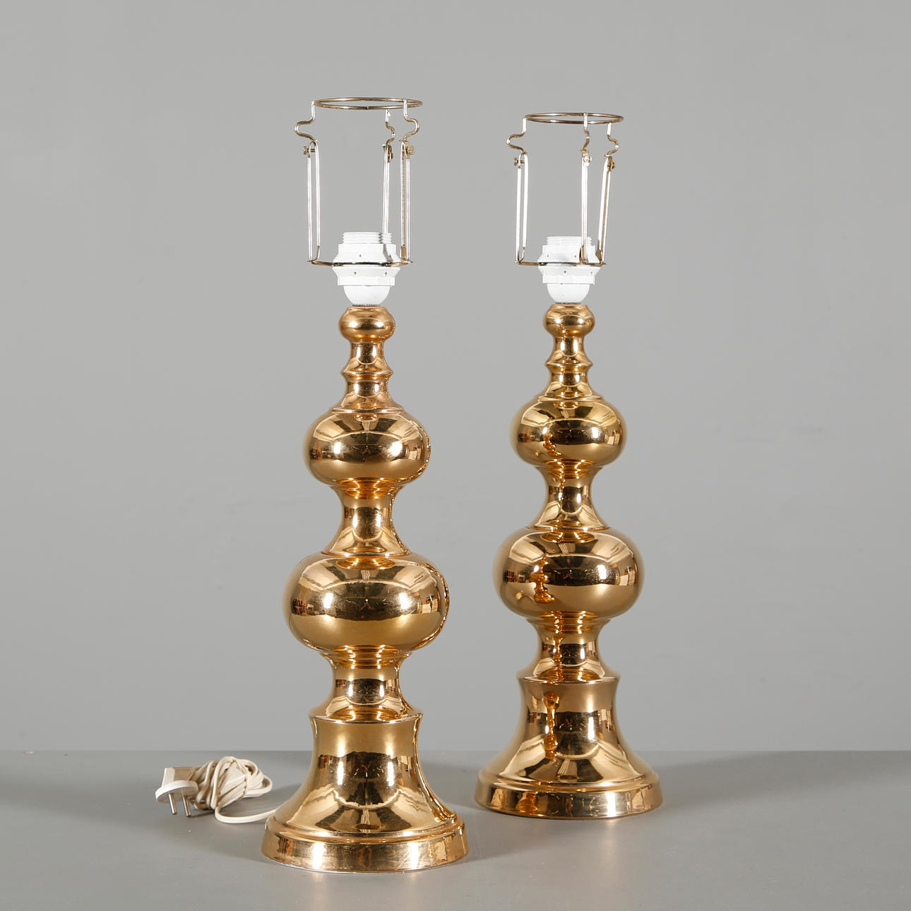 BORDSLAMPOR, ett par, porslin, 1900-talets andra hälft.