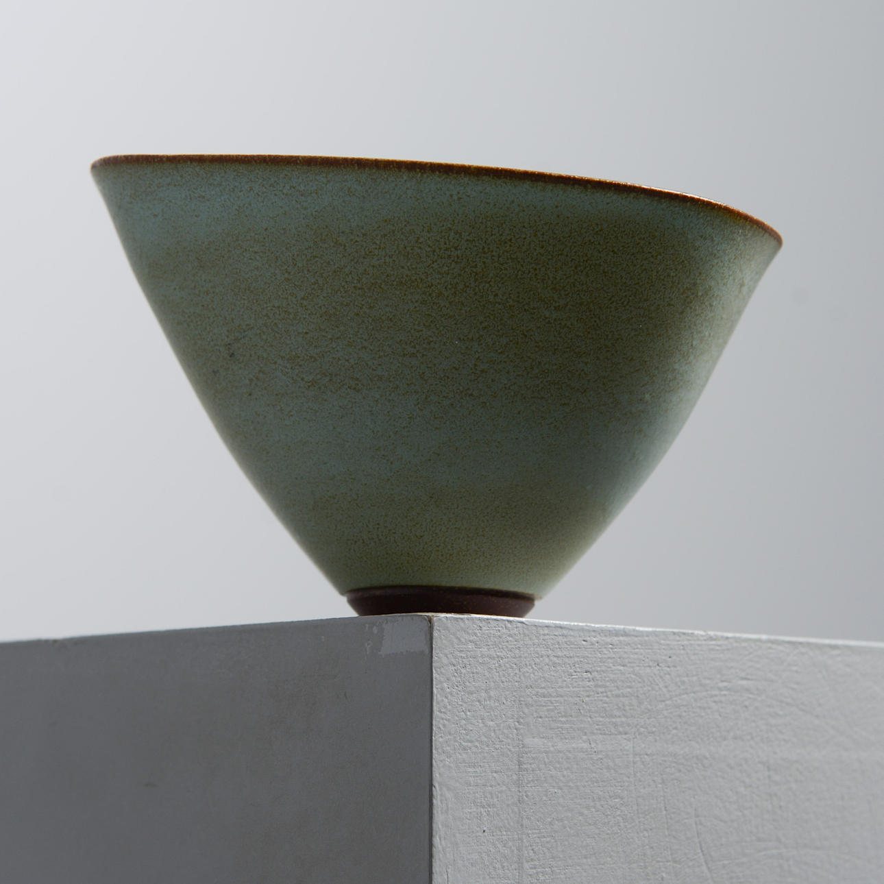 INGRID ATTERBERG. Skål, sintergods, Upsala-Ekeby, 1957.