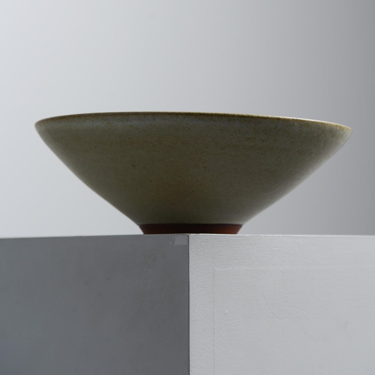 INGRID ATTERBERG. Skål, sintergods, Upsala-Ekeby, 1957.