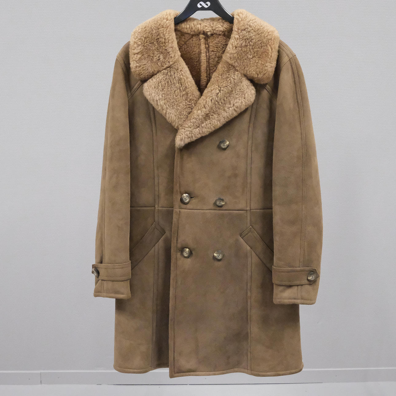 FÅRSKINNSPÄLS, JACSON I VOLLSJÖ.