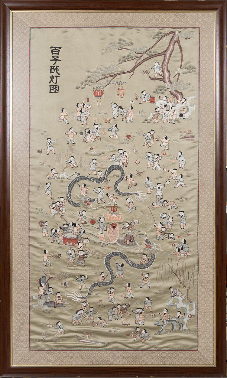 PANEL, troligen Kina, sidenbroderi, ramad.