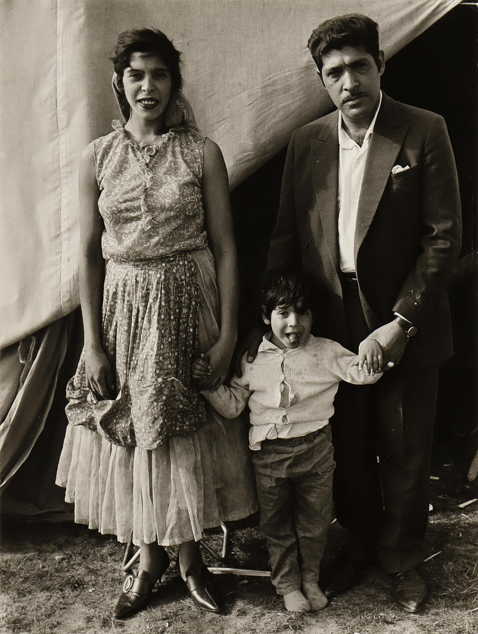 NILS-ERIK WIKEBÄCK. "Zigenarfamilj".