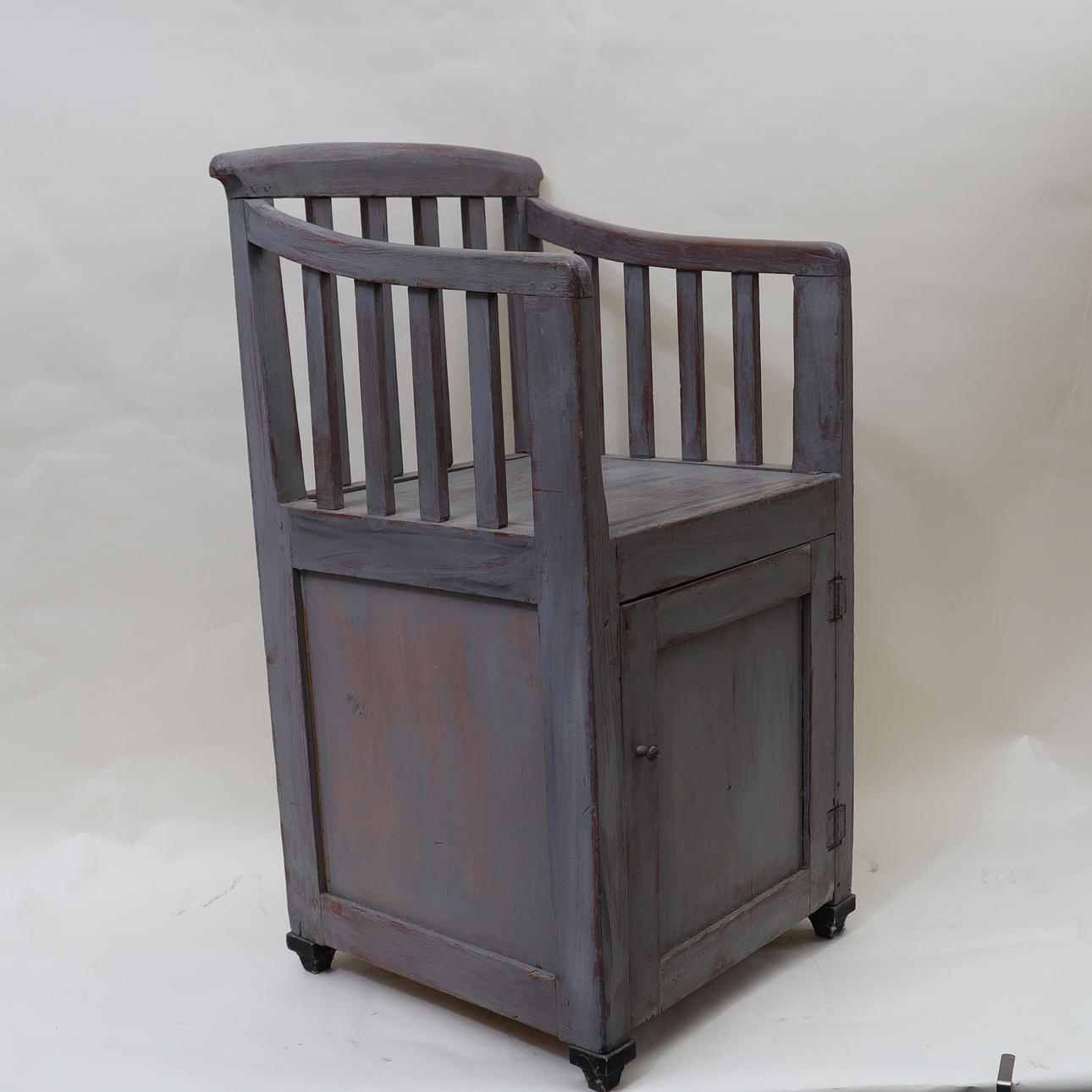 CHAIR WITH STORAGE. 19th century.