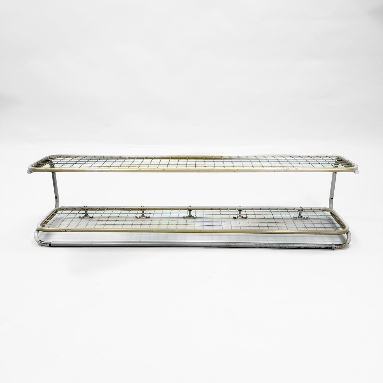 HATTHYLLA - Metall grå , industridesign.