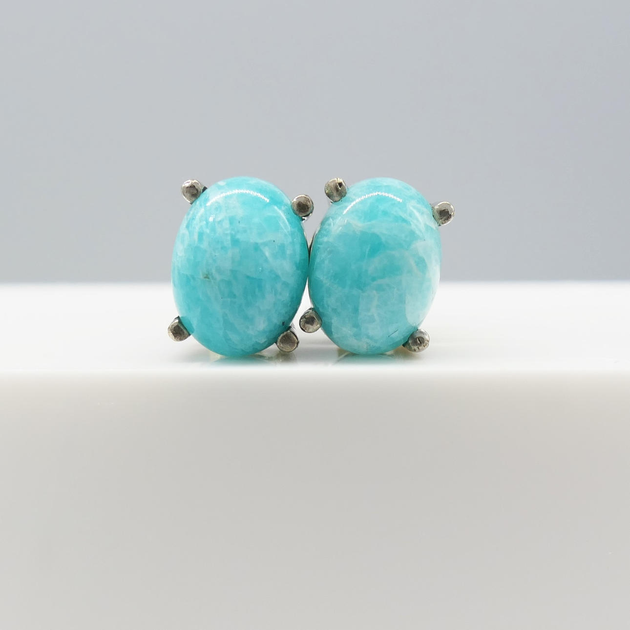 CABOCHON AMAZONITE ear studs.