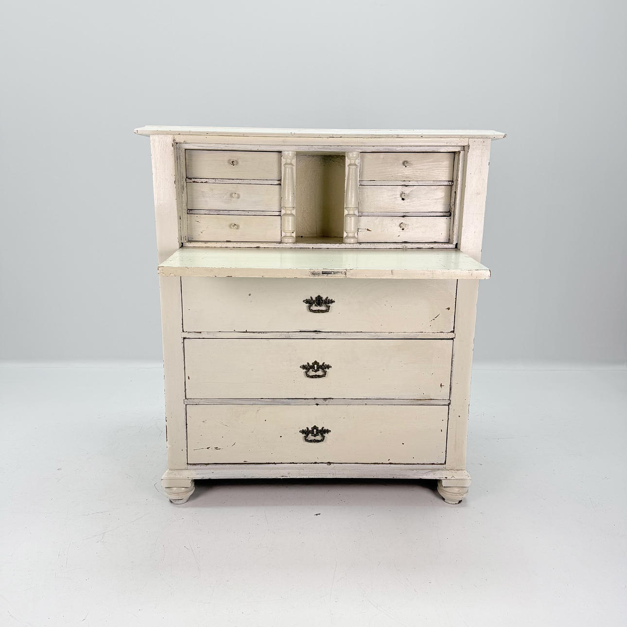 CHIFFONÉ - Vitmålad, 1900-talets början, skrivklaff.