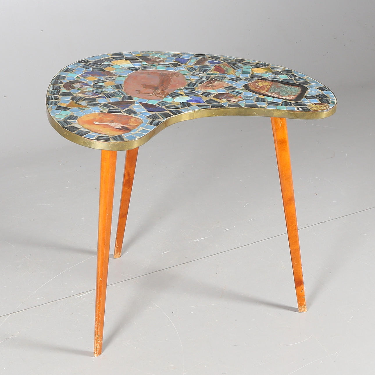 ÅKE ROLFSTADIUS. BORD, mosaik, signerad Å Rolf.