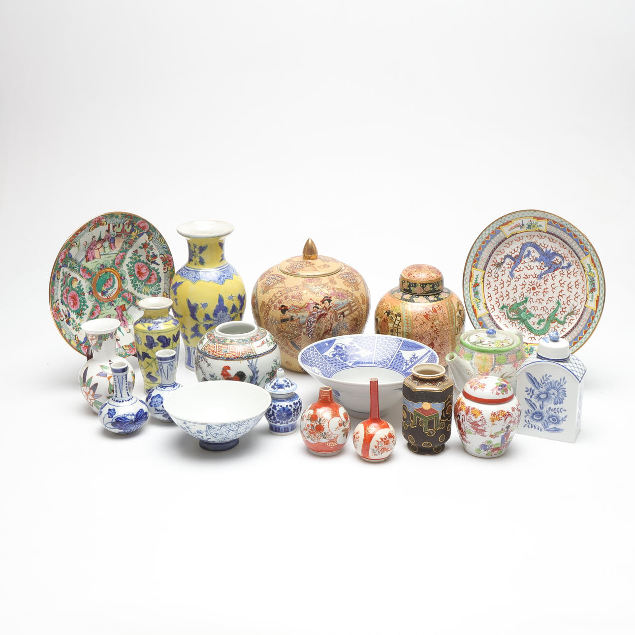 EAST INDIAN OBJECTS, 18 pieces.