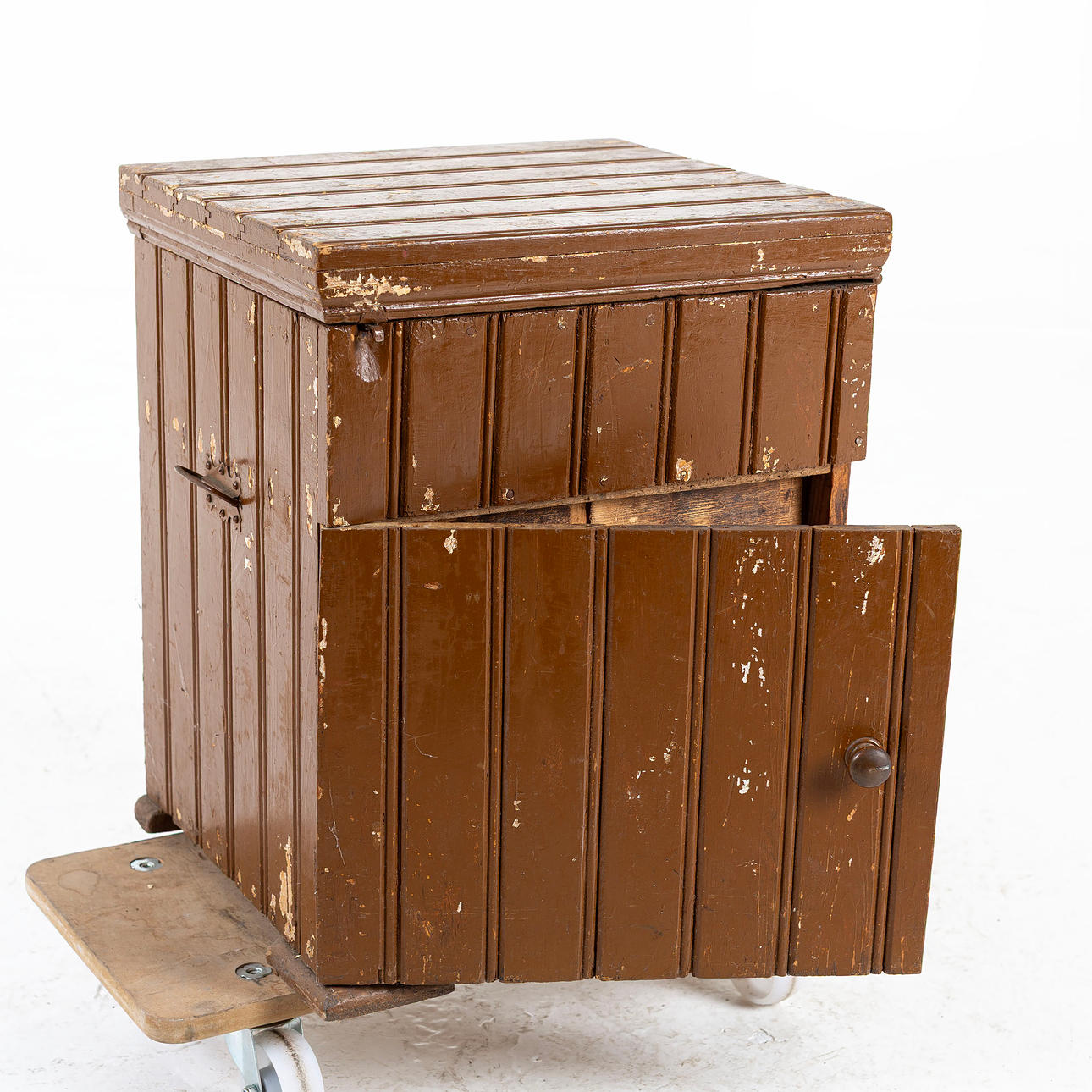 SHOEMAKER BOX, with accessories, early 1900 - century.