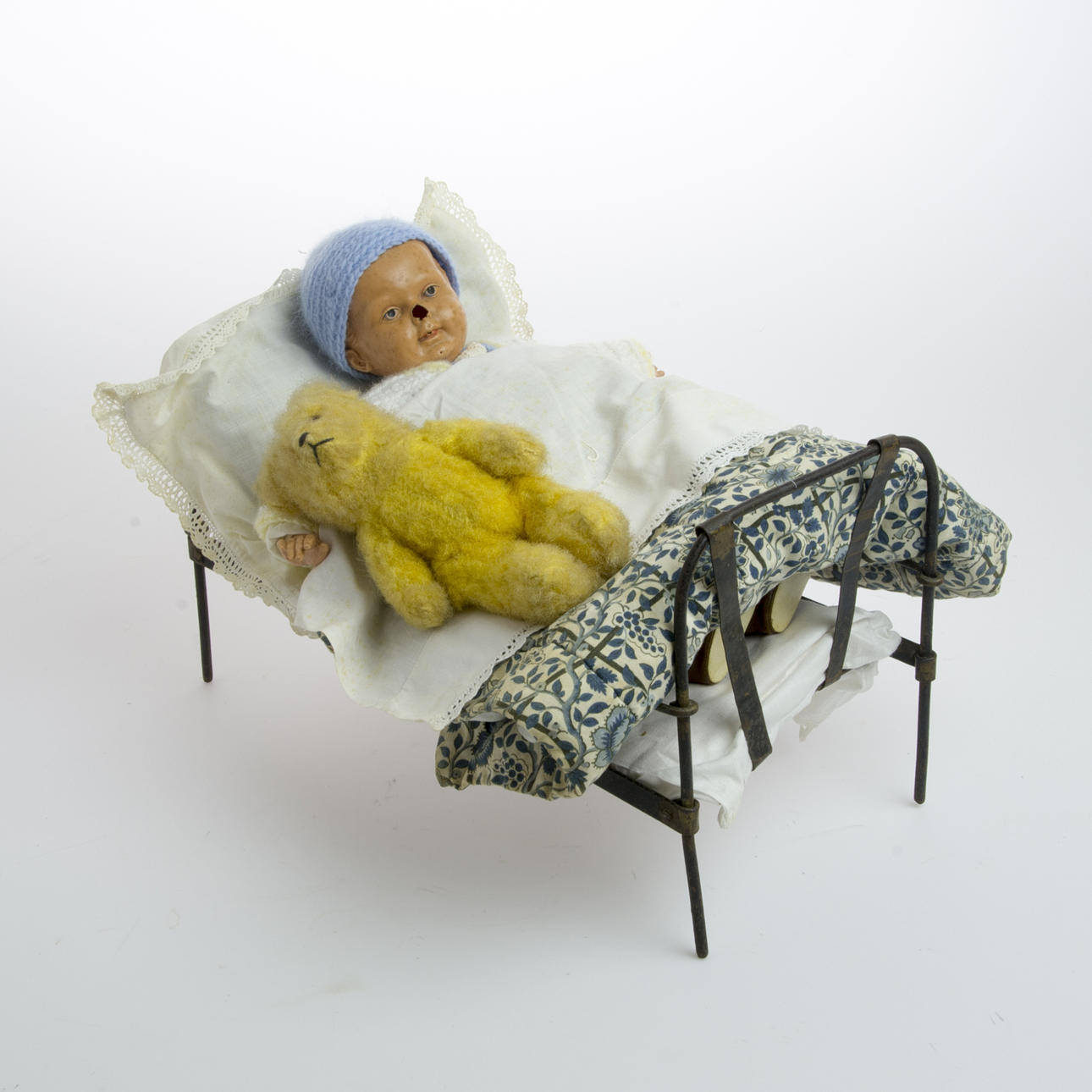 DOCKA SAMT DOCKSÄNG, tidigt 1900-tal.