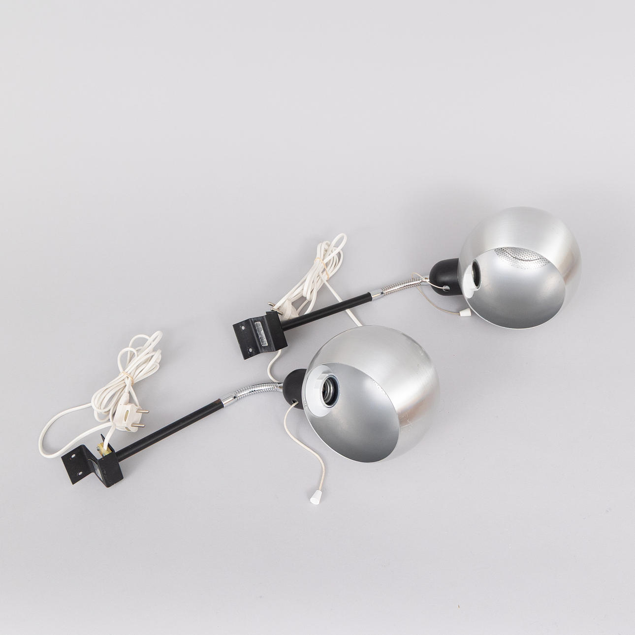 SÄNGLAMPOR, ett par, Hemi-klot.