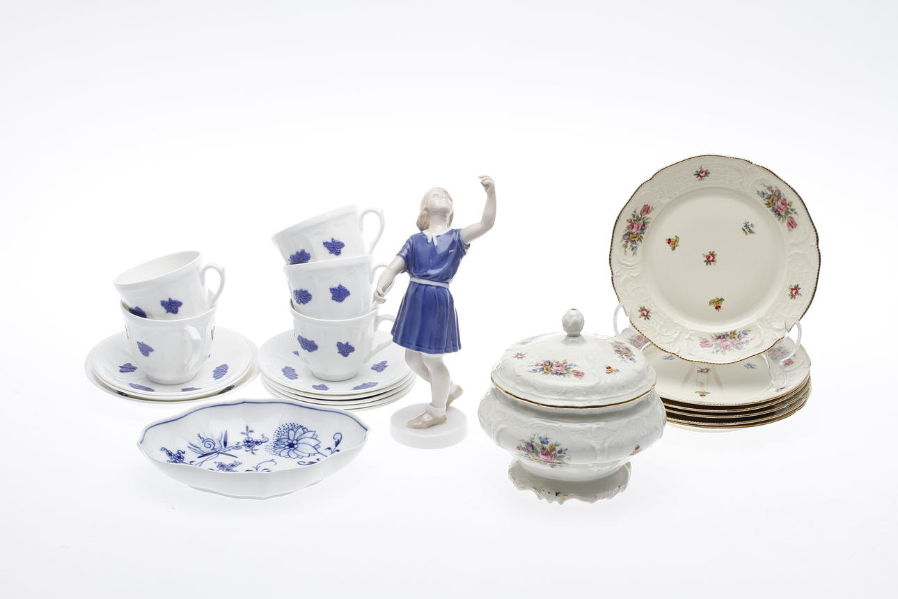 KERAMIKFÖREMÅL, 22 delar, Bing&Gröndahl, Rosenthal, "Blå Blom" Gustavsberg, Meissen.