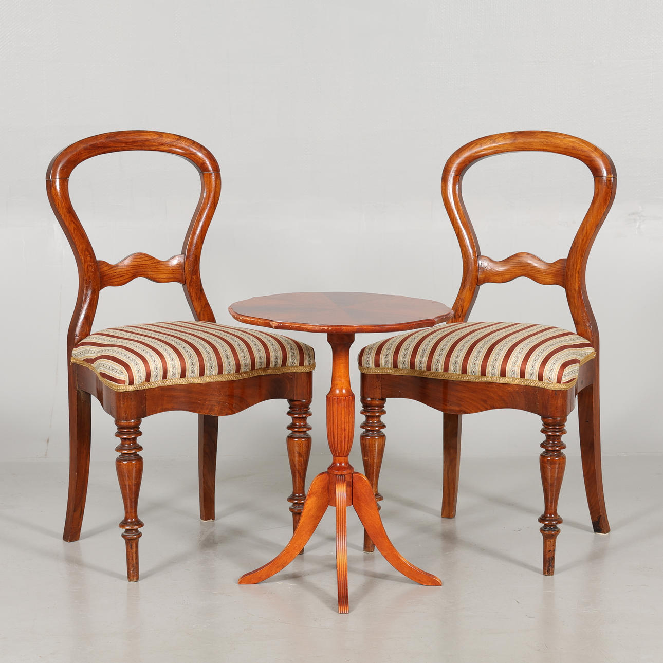 TABLE WITH 2 CHAIRS, Rococo style.
