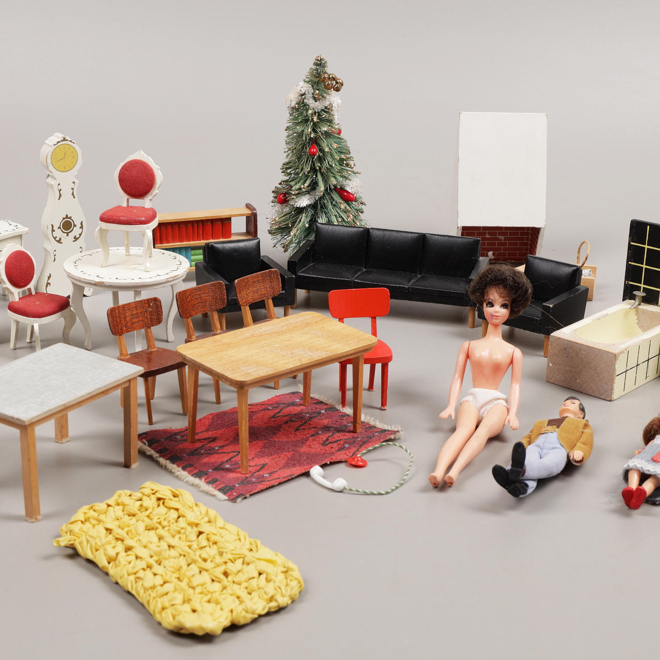 DOCKHUSMÖBLER mm, 1900-talets andra hälft.