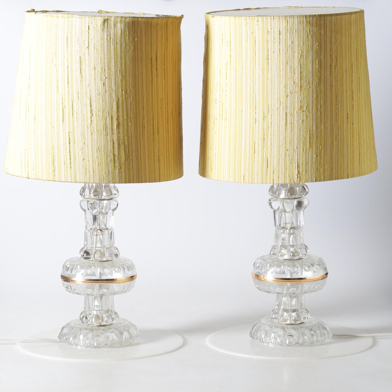 BORDSLAMPOR, ett par, glas, 1900-tal.