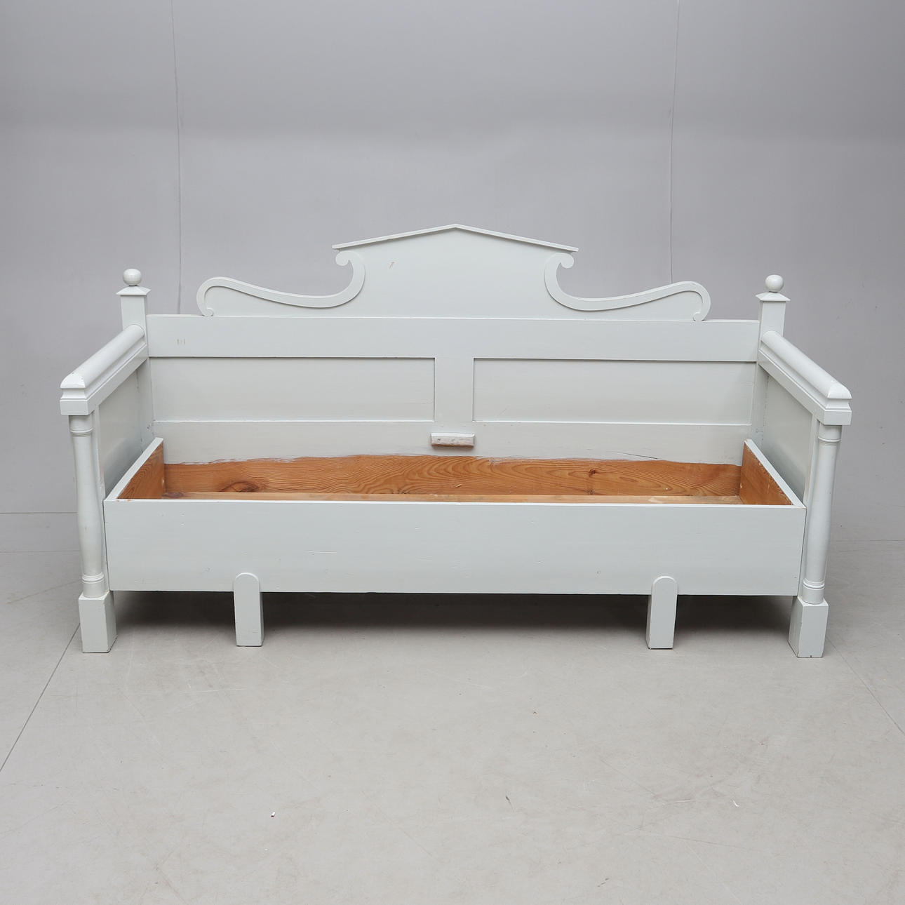 18th/20th century pull-out sofa/bed frame.