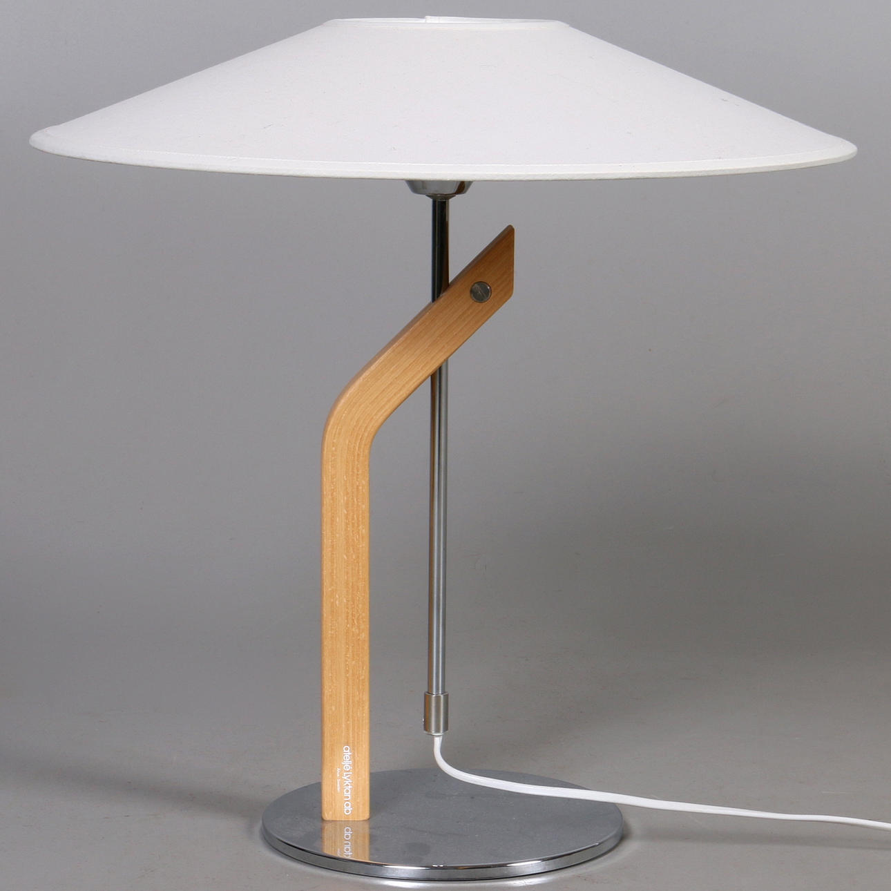 BORDSLAMPA, LAMPA, stål samt böjträ, "Hockey", Ateljé Lyktan, 1900-talets senare del.