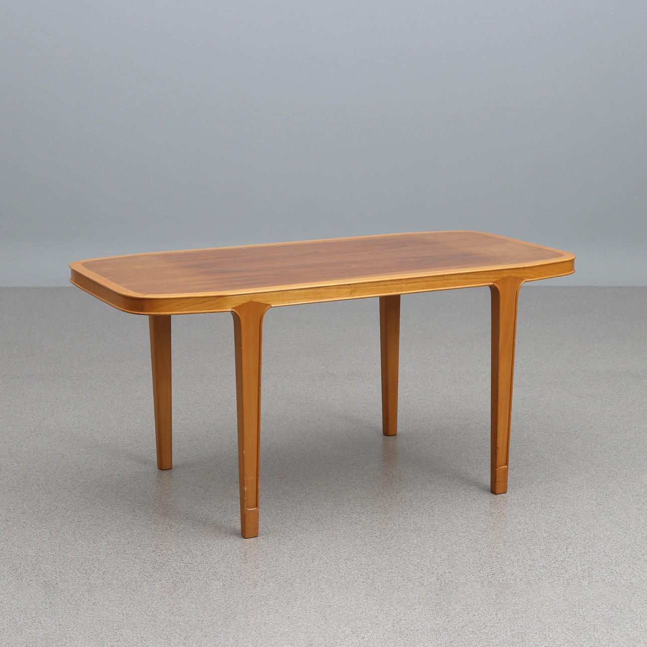 COFFEE TABLE. Walnut and birch. 1940s/50s.