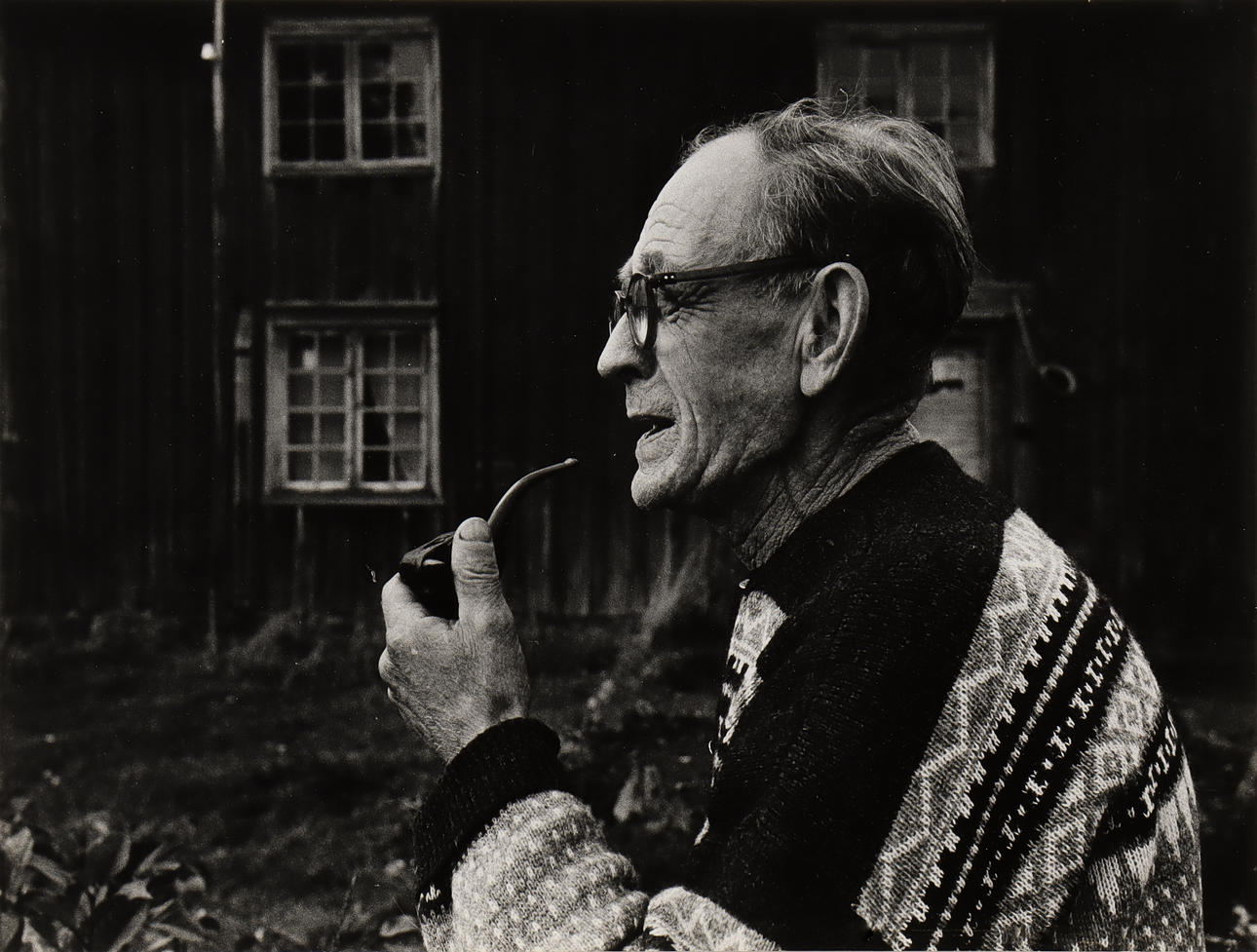 NILS-ERIK WIKEBÄCK. Man with pipe.