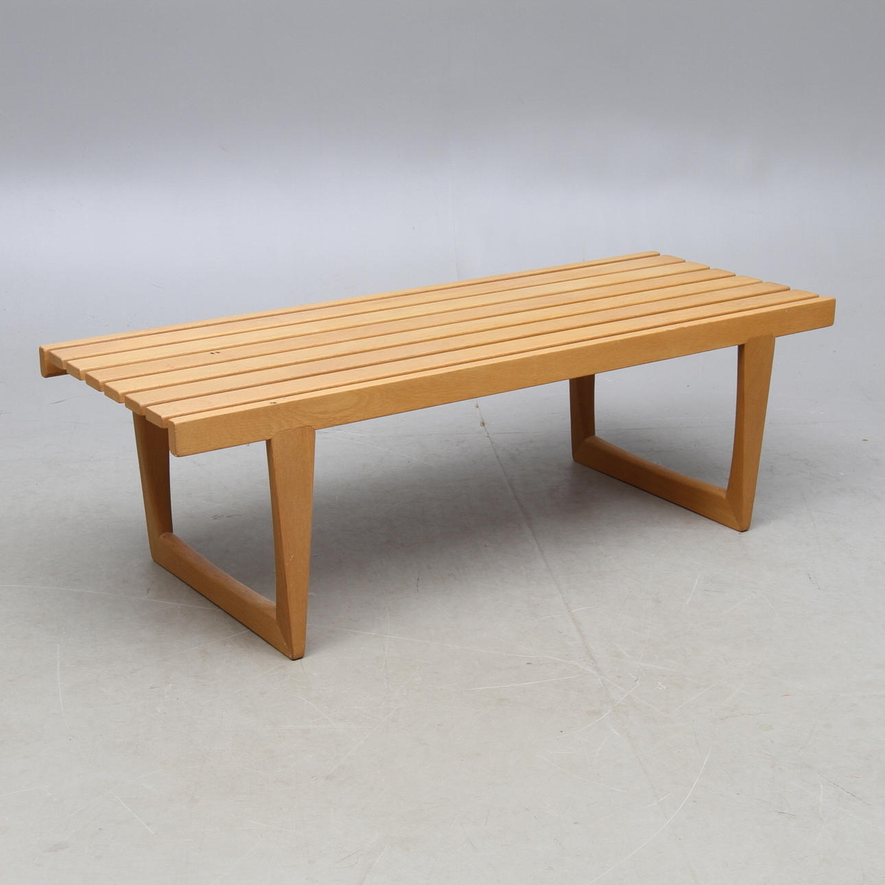 BLOMBÄNK, "Tokyo", Yngvar Sandström, Triva-serien, NK verkstäder i Nyköping, daterad 1964.