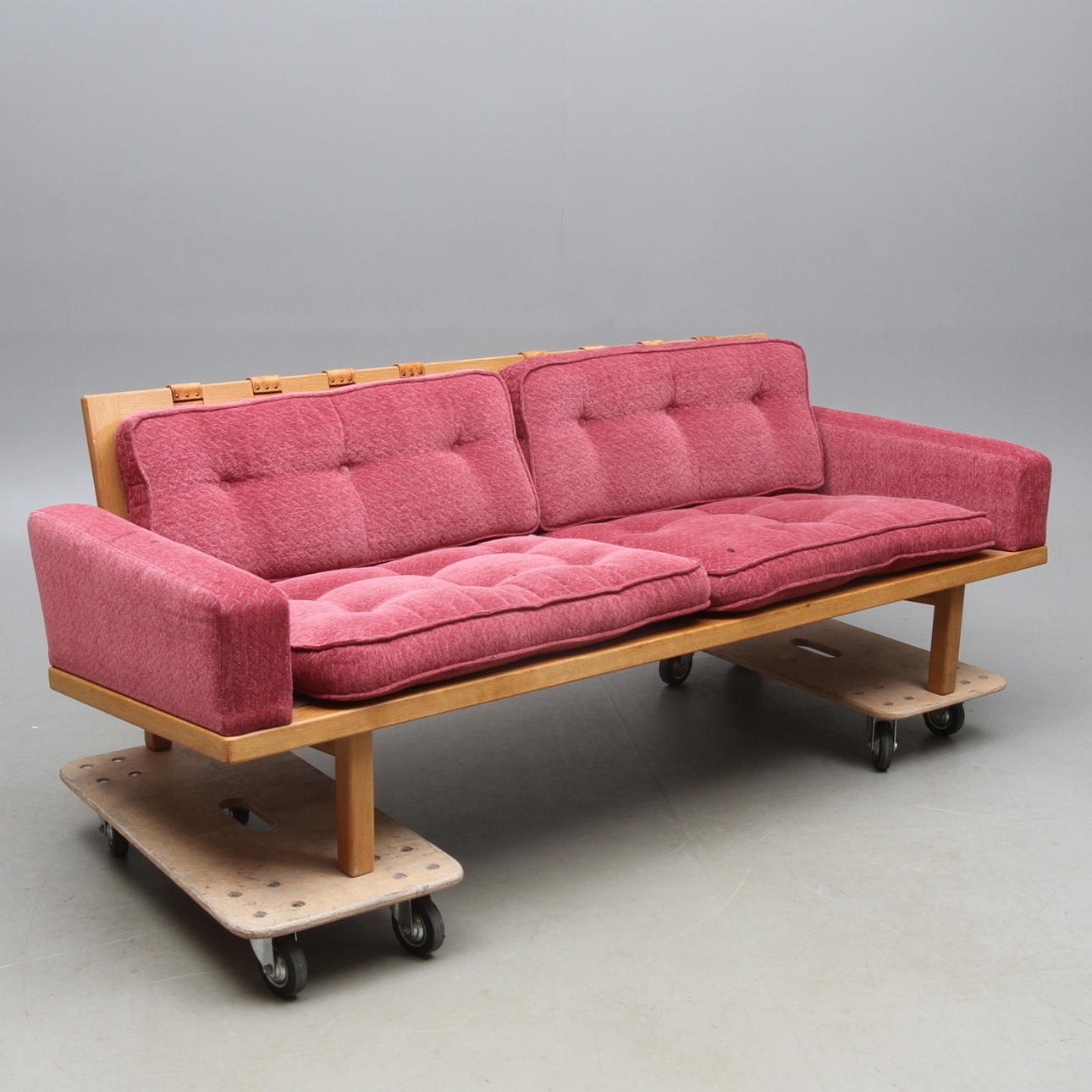 SOFFA, troligen "Tonado", Eric Merthen, IRE möbler, Skillingaryd, 1900-talets andra hälft.