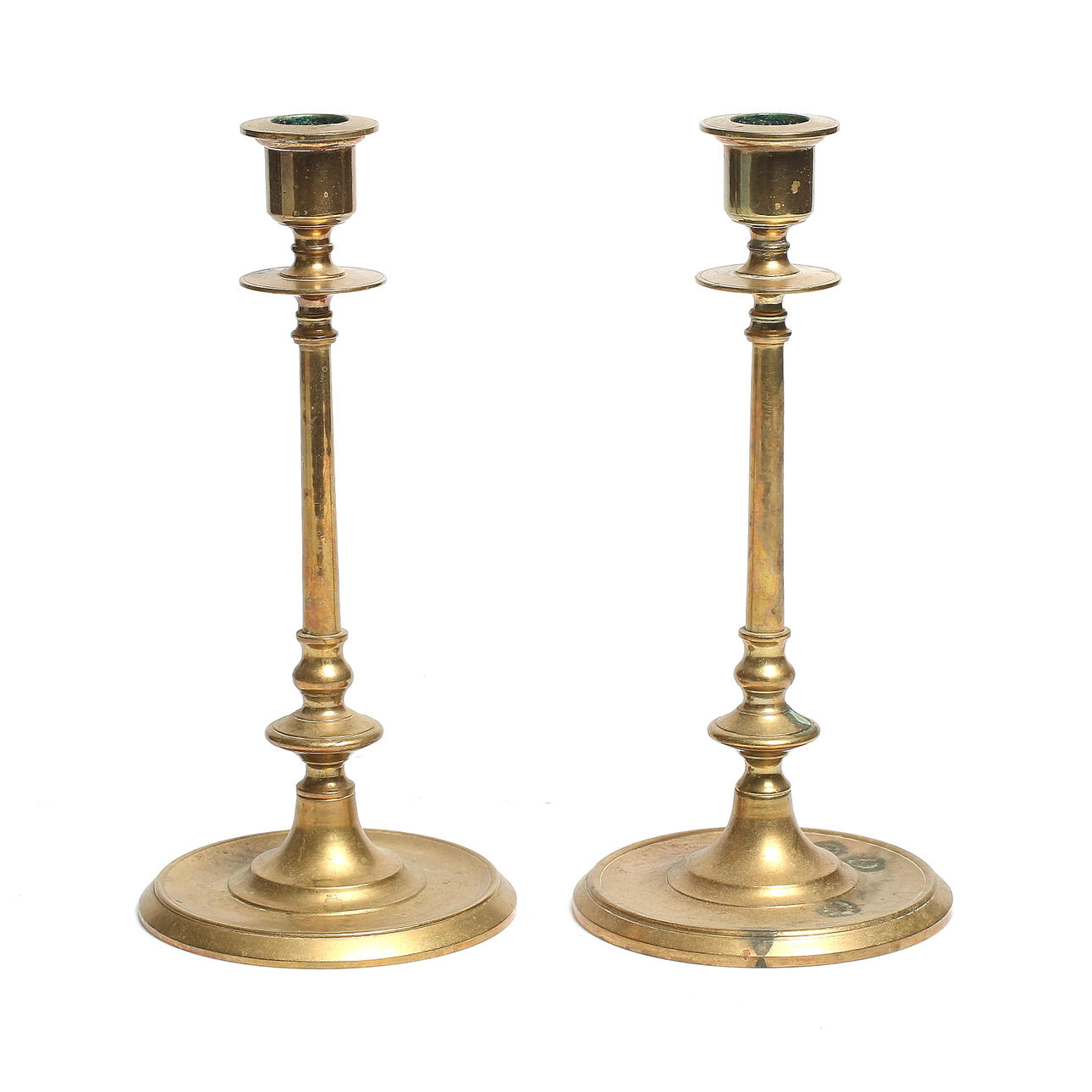 LJUSSTAKAR, ett par, mässing, Skultuna, omkring sekelskiftet 18/1900.