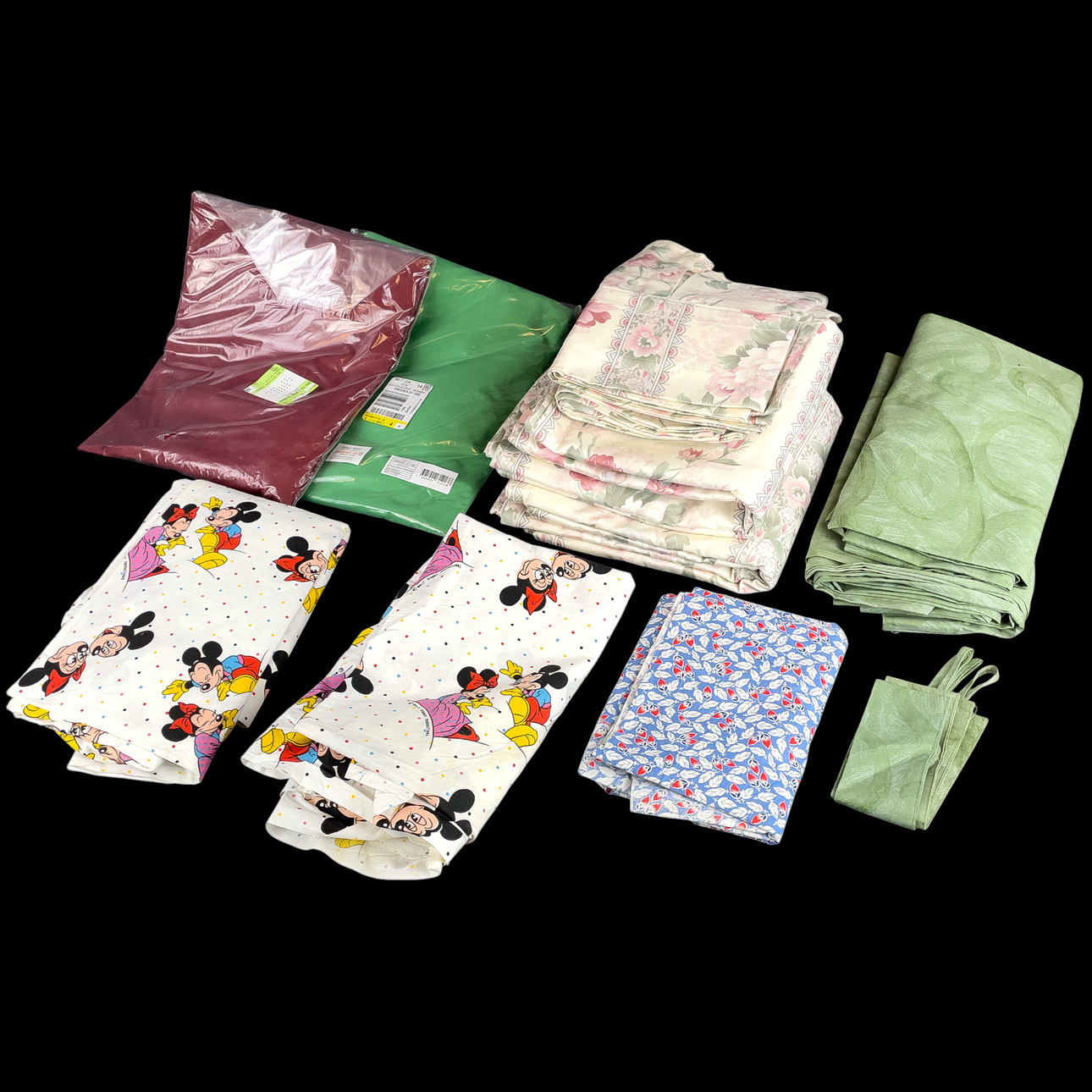 LOT TEXTILES, including curtains, 6 pieces.