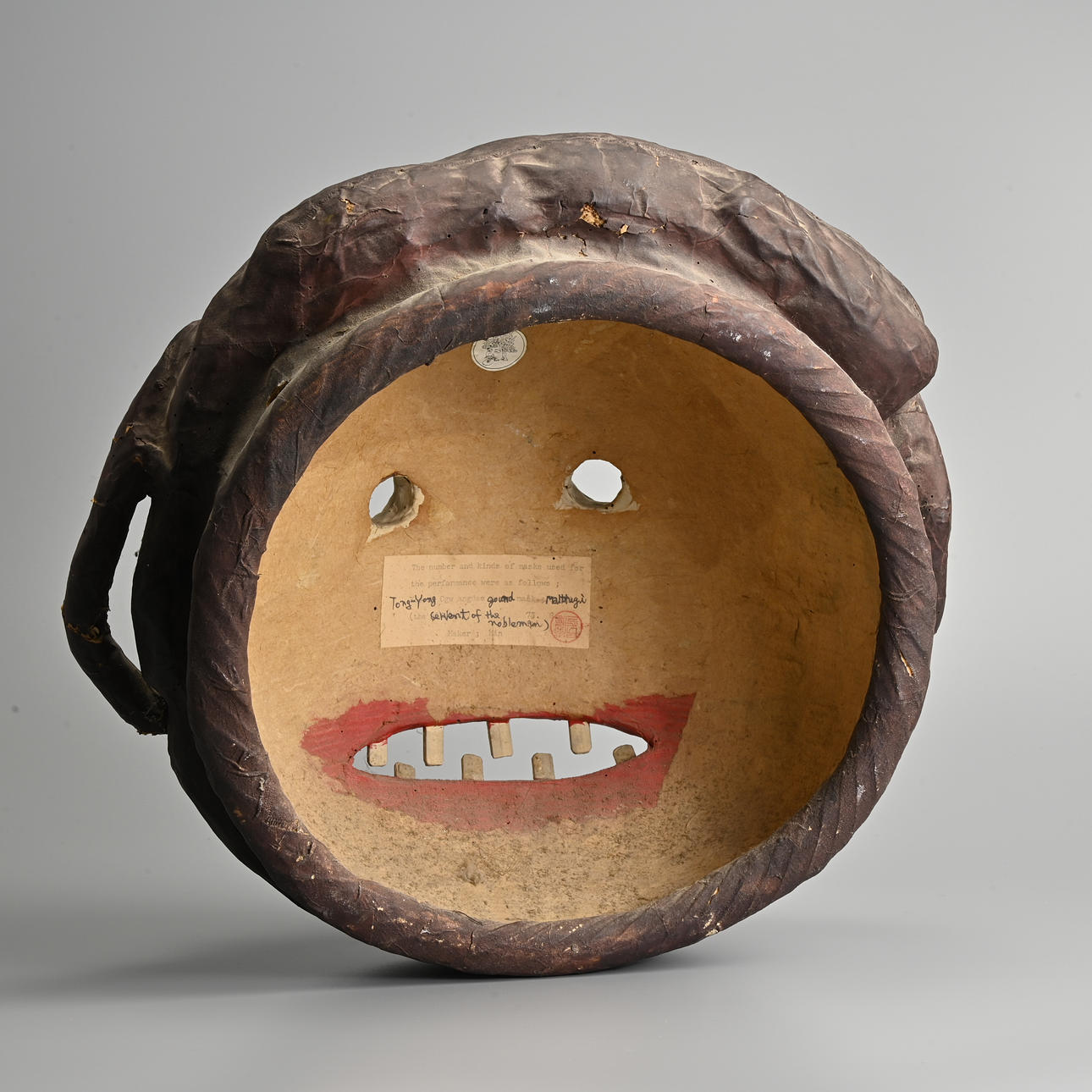 A TRADITIONAL KOREAN THEATRICAL MASK, 20TH CENTURY. Art - Other - Auctionet
