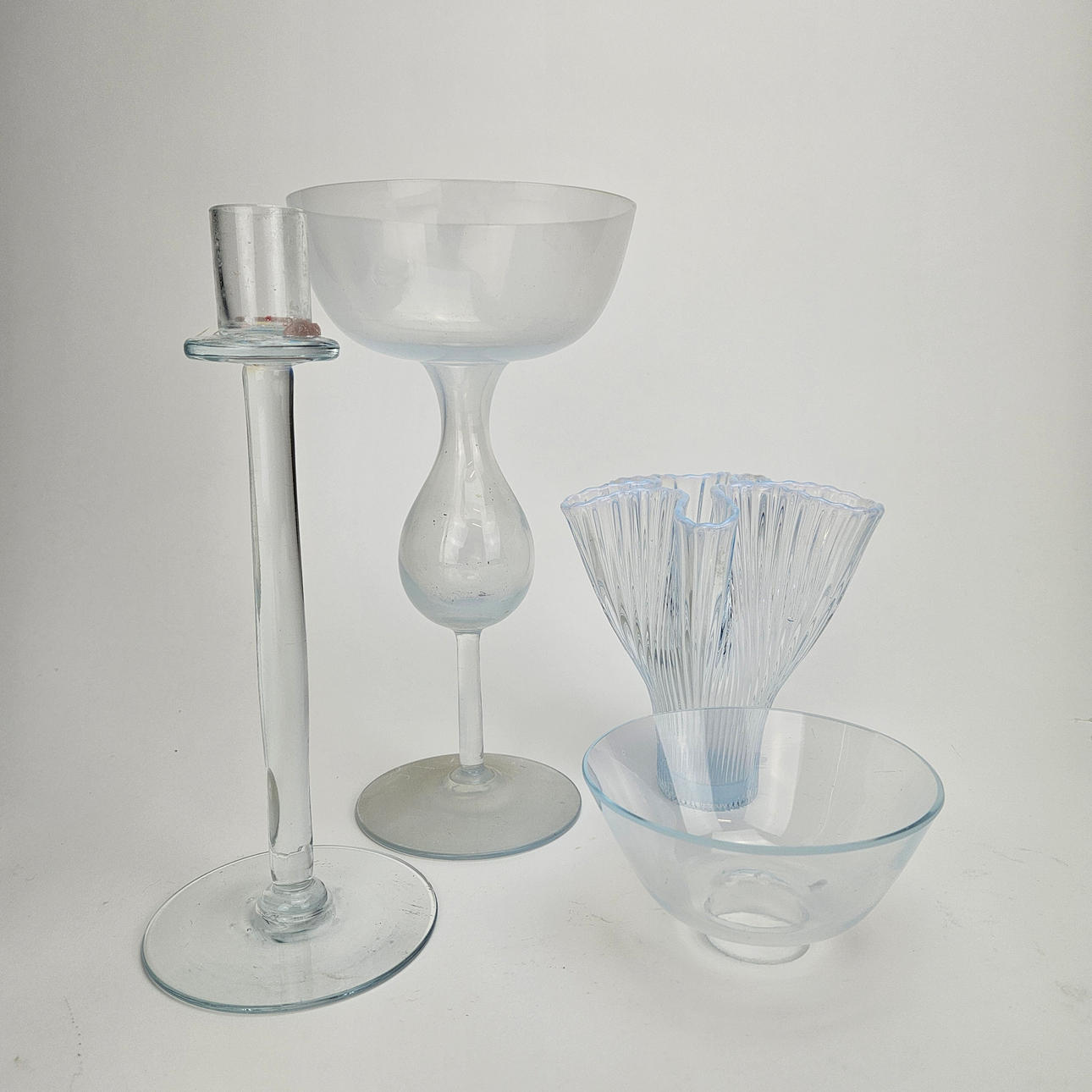 ARTHUR PERCY. Glass objects, 3 pieces, Gullaskruf.