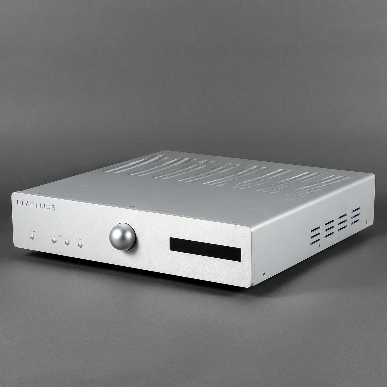 BLADELIUS TYR MK ll Novitas, integrated amplifier.