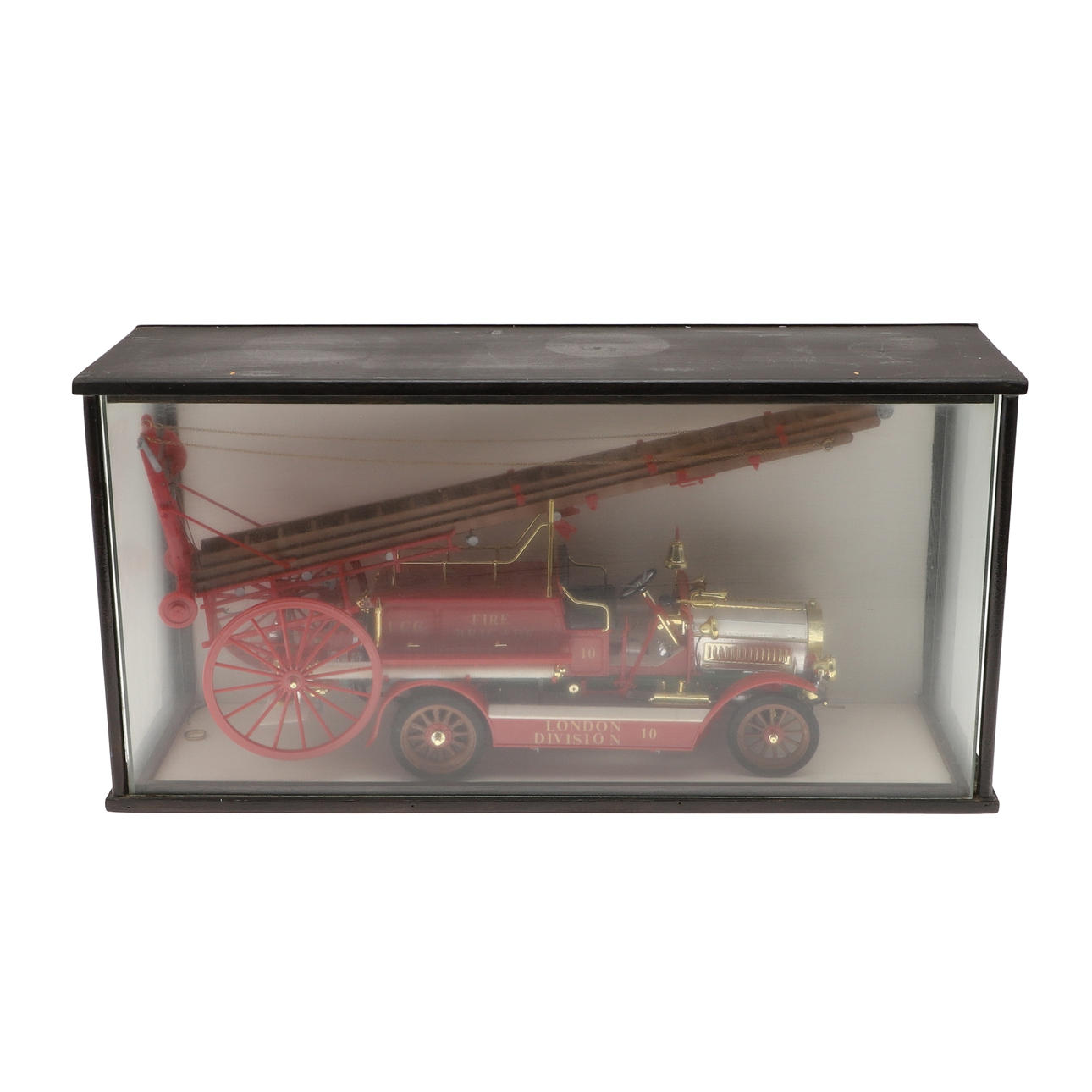 CASED MODEL OF A FIRE ENGINE. Toys - Model cars - Auctionet