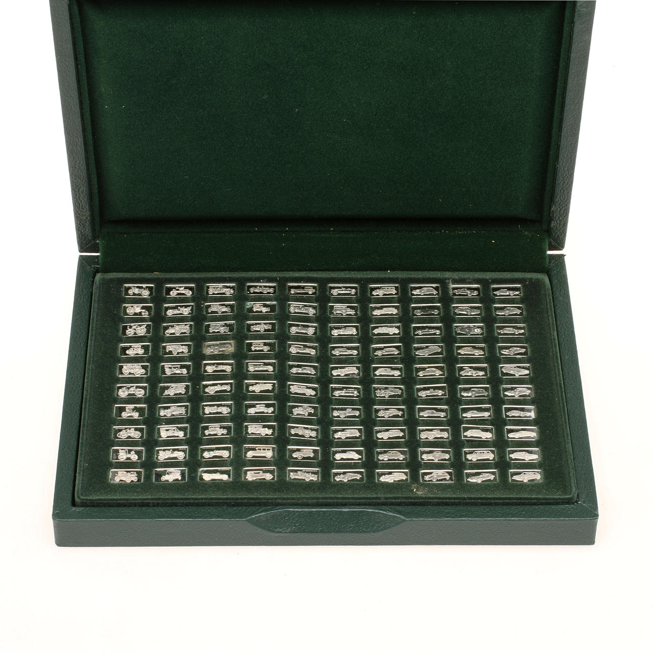 MINIATYRPLAKETTER, silver, "De 100 förnämsta bilarna i silverminiatyrer", Franklin Mint. 1900-talets sista kvartal.