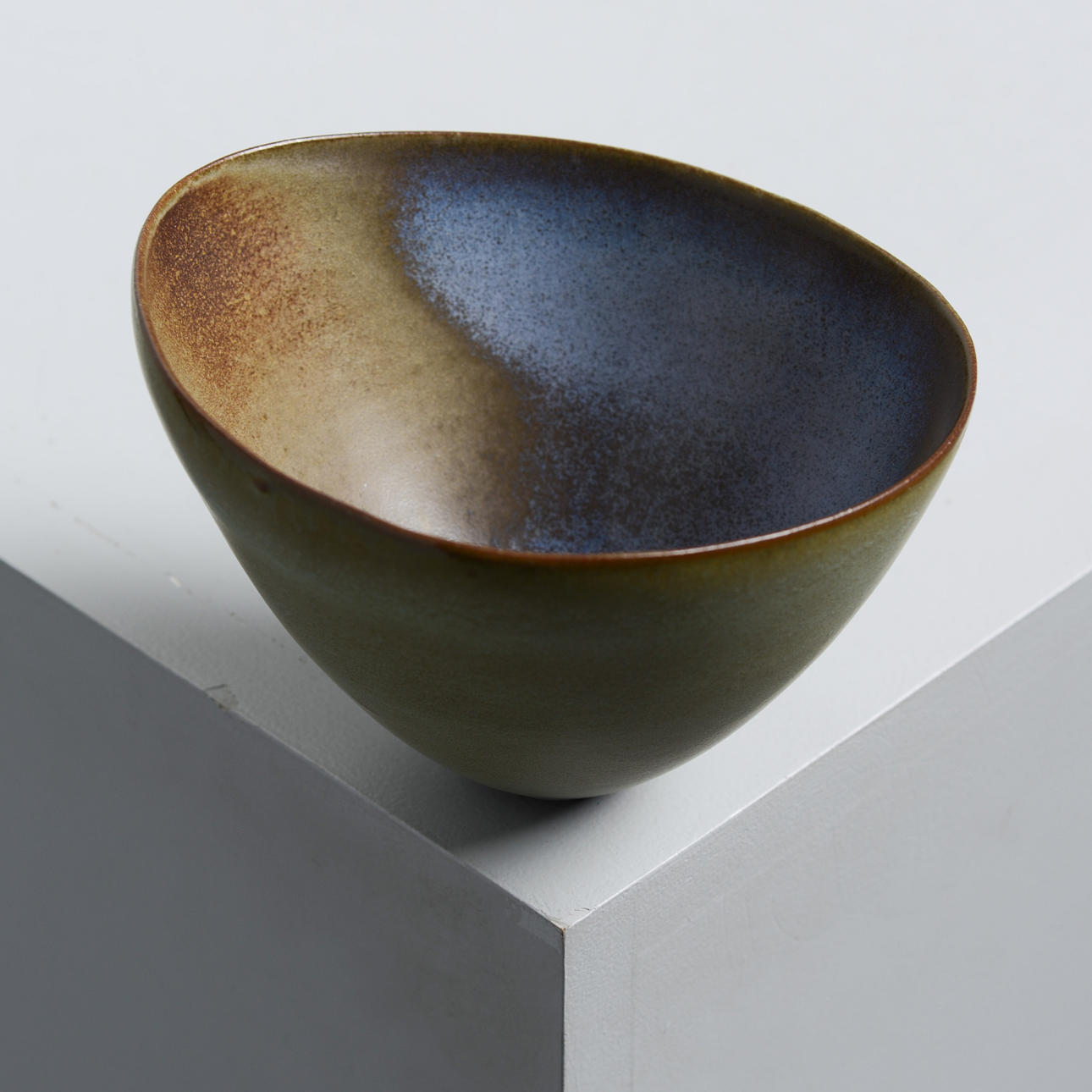 INGRID ATTERBERG. Skål, sintergods, Upsala-Ekeby, 1957.