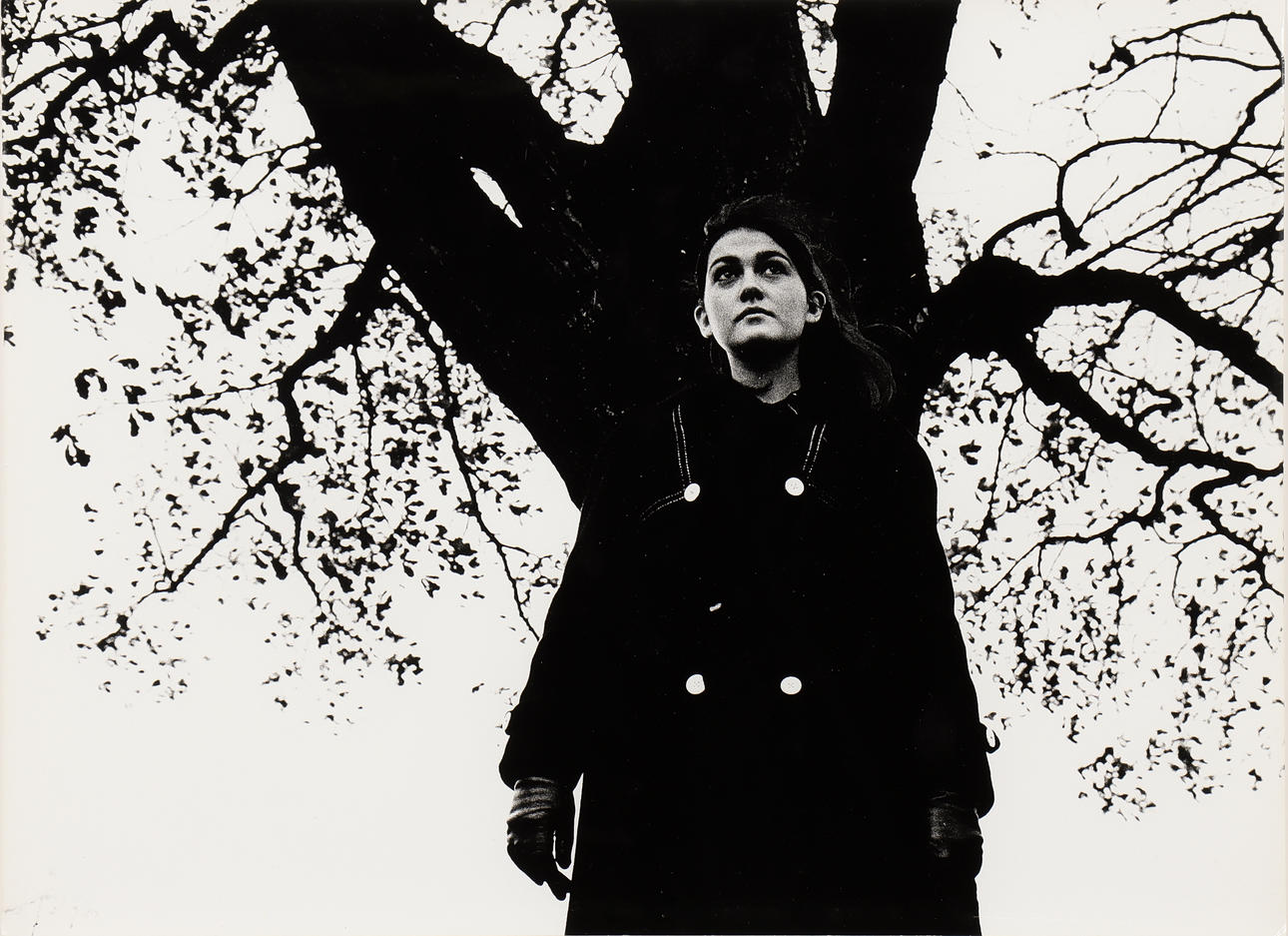 NILS-ERIK WIKEBÄCK. Woman by tree.