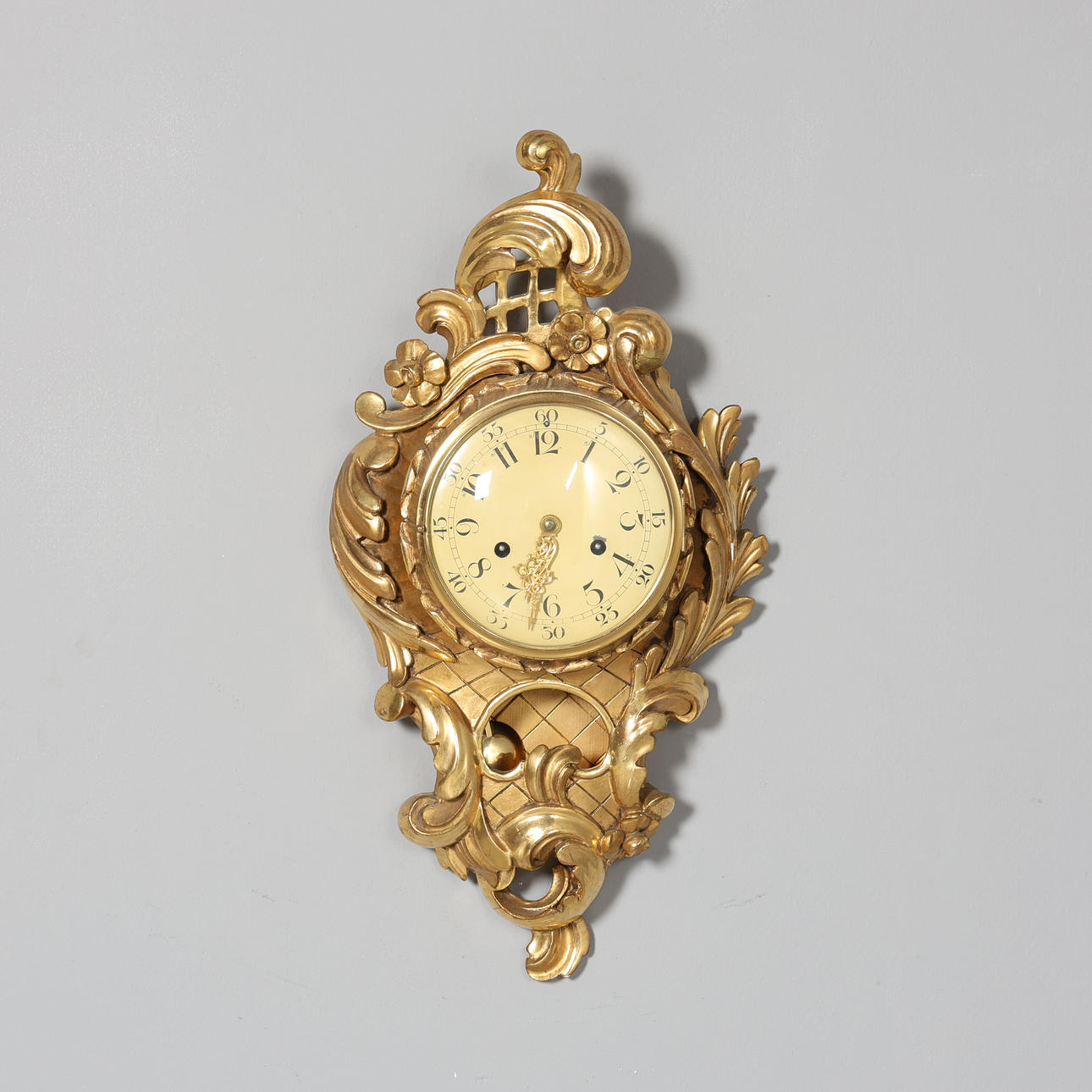 VÄGGPENDYL, rokokostil, förgylld trä, 1900-tal.