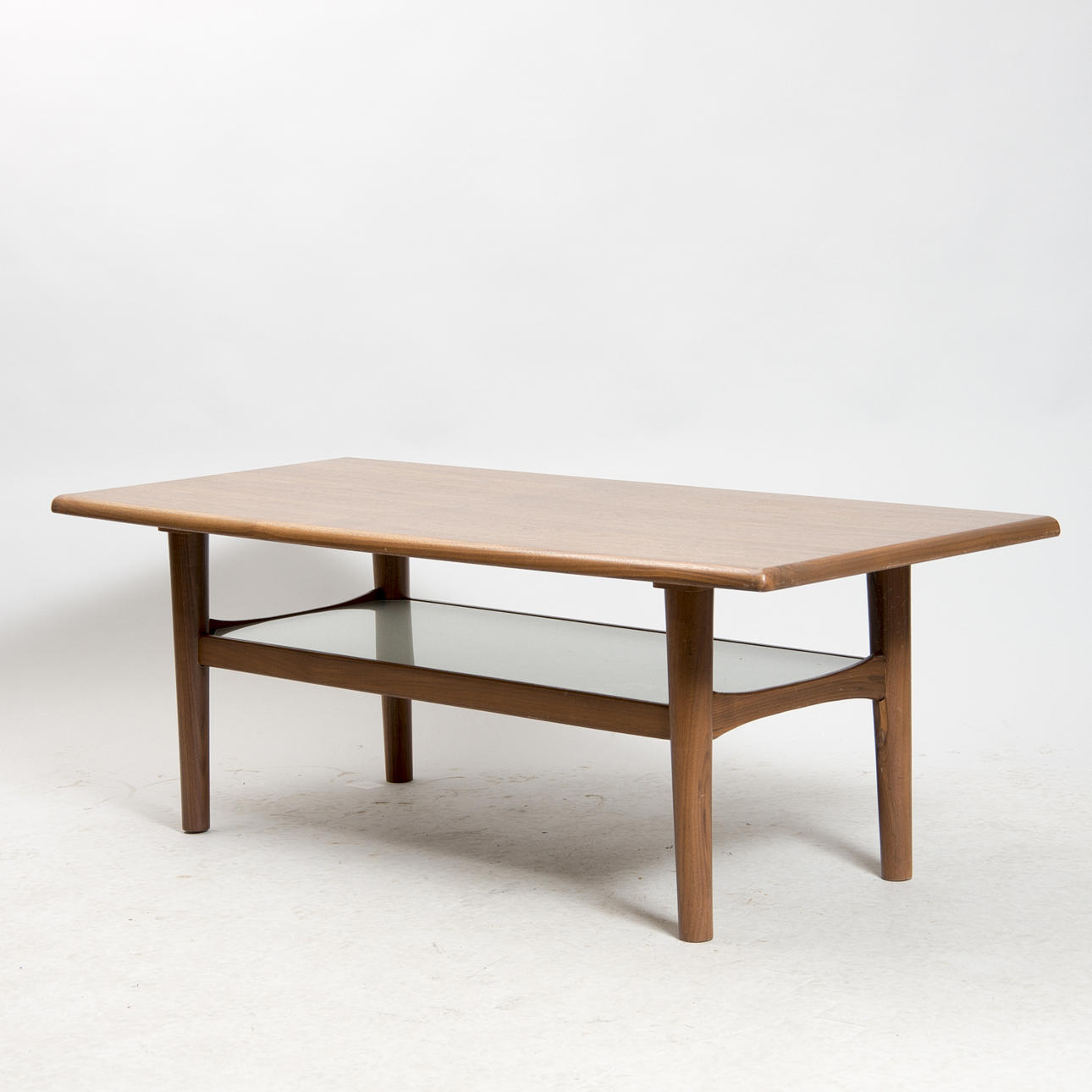 SOFFBORD, valnöt med glasskiva, 1960/1970-tal.