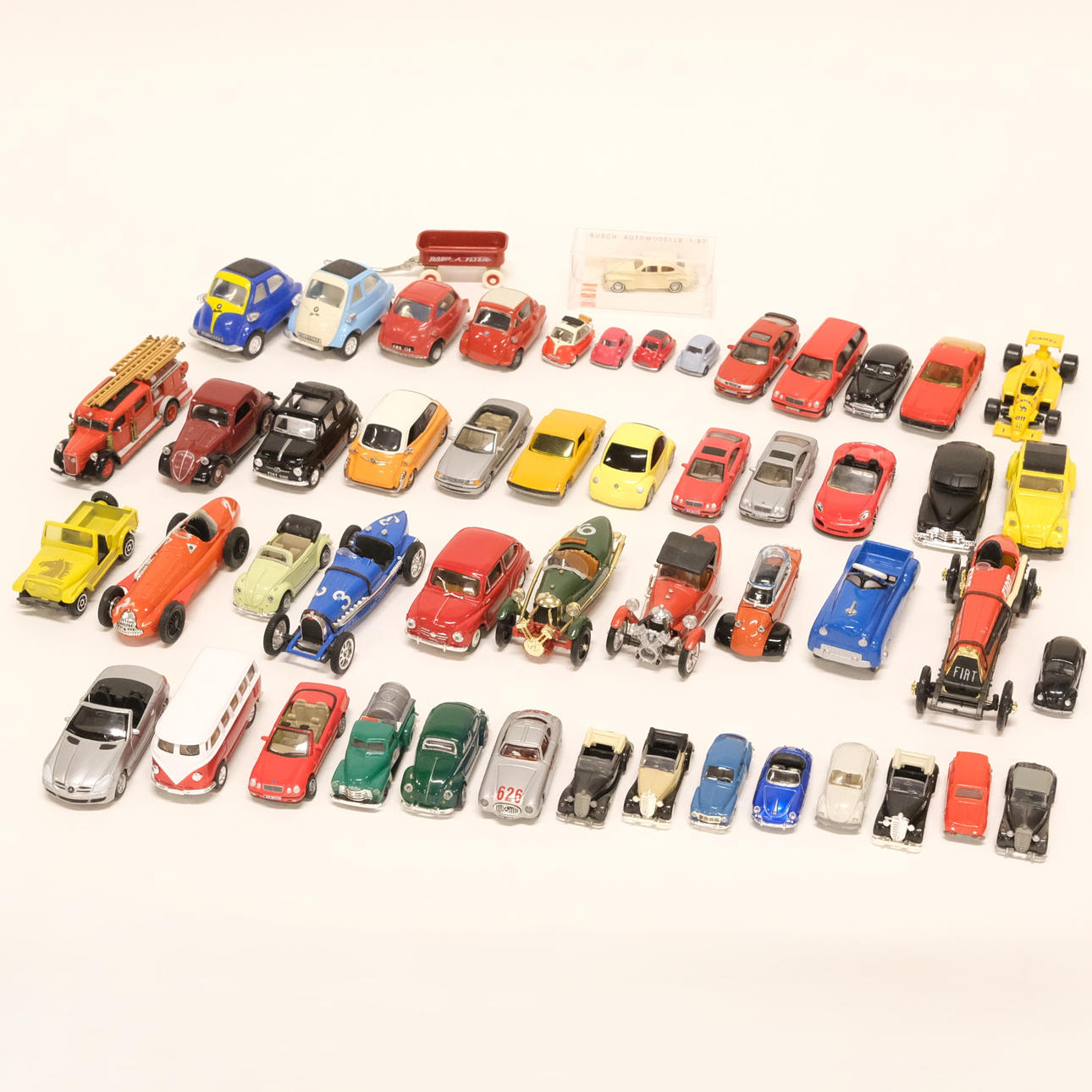 MODELLBILAR. OLIKA SKALOR. CA 45 DELAR.