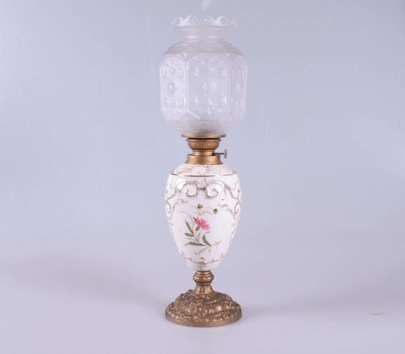 BORDSFOTOGENLAMPA, glas,mässing & keramik, tidigt 1900-tal.