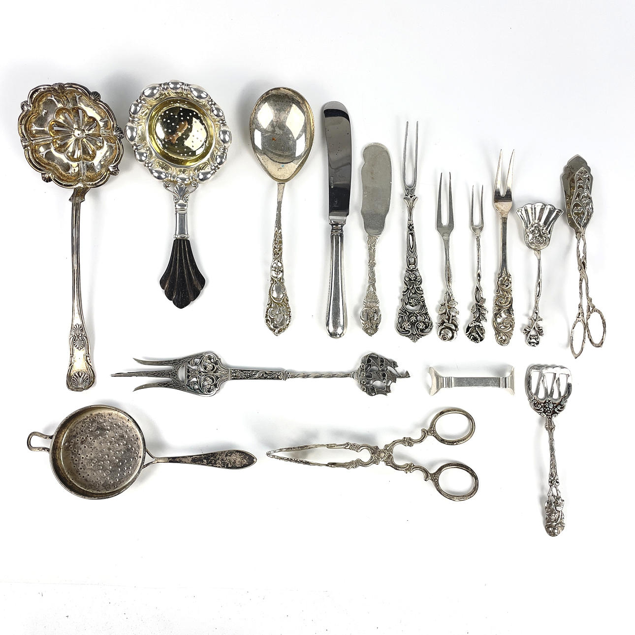 LOT OF SILVER OBJECTS, 16 pieces.