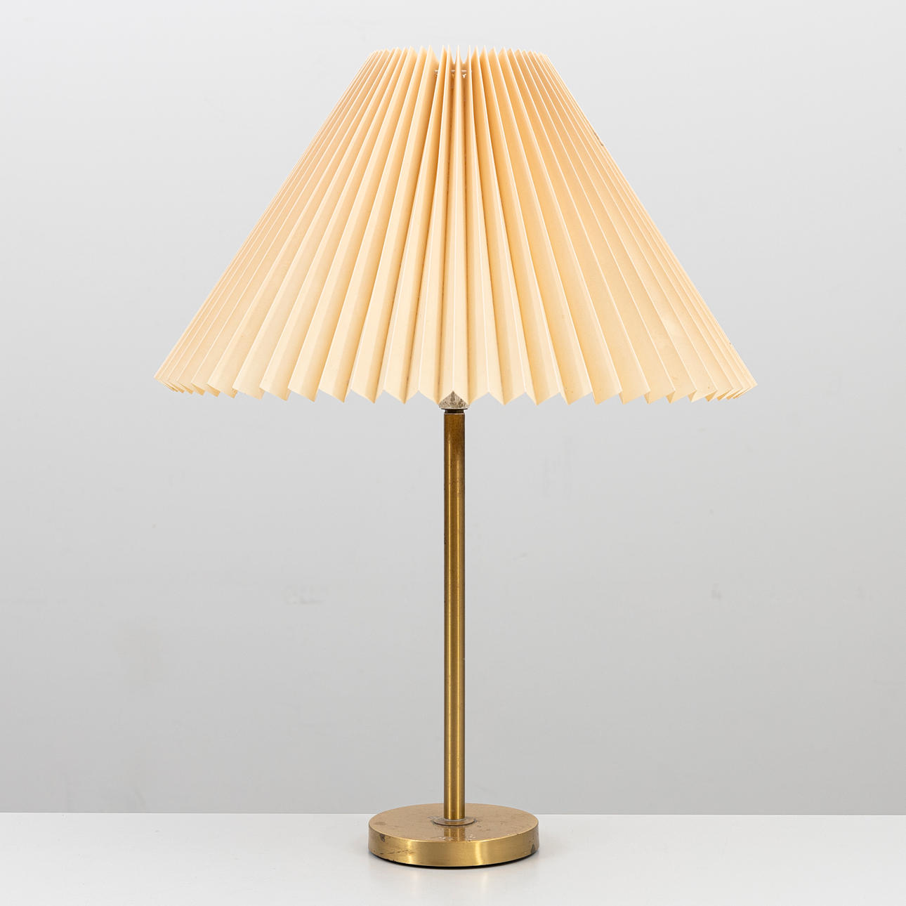 BORDSLAMPA, mässing, 1900-talets andra hälft.