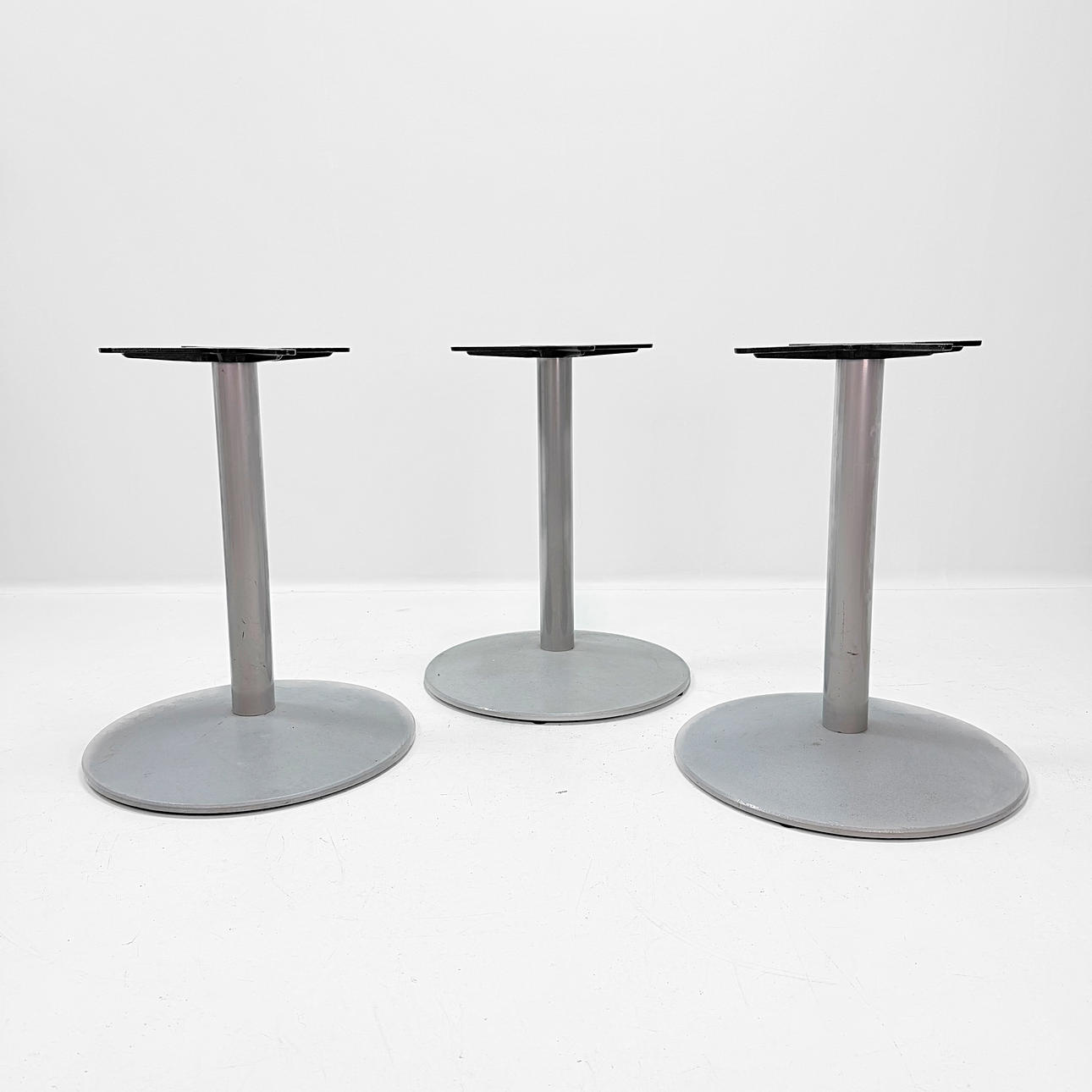 TABLE BASE - 3 pcs metal.