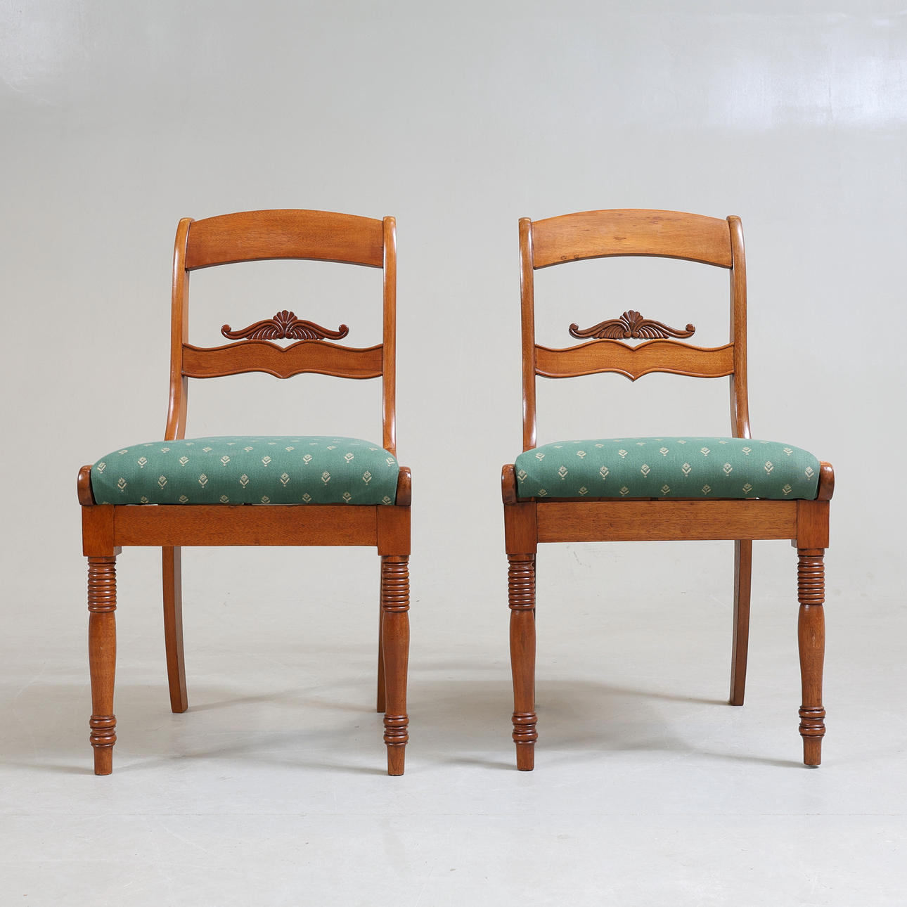 STOLAR, 1 par, Karl Johan-stil, 1900-tal.