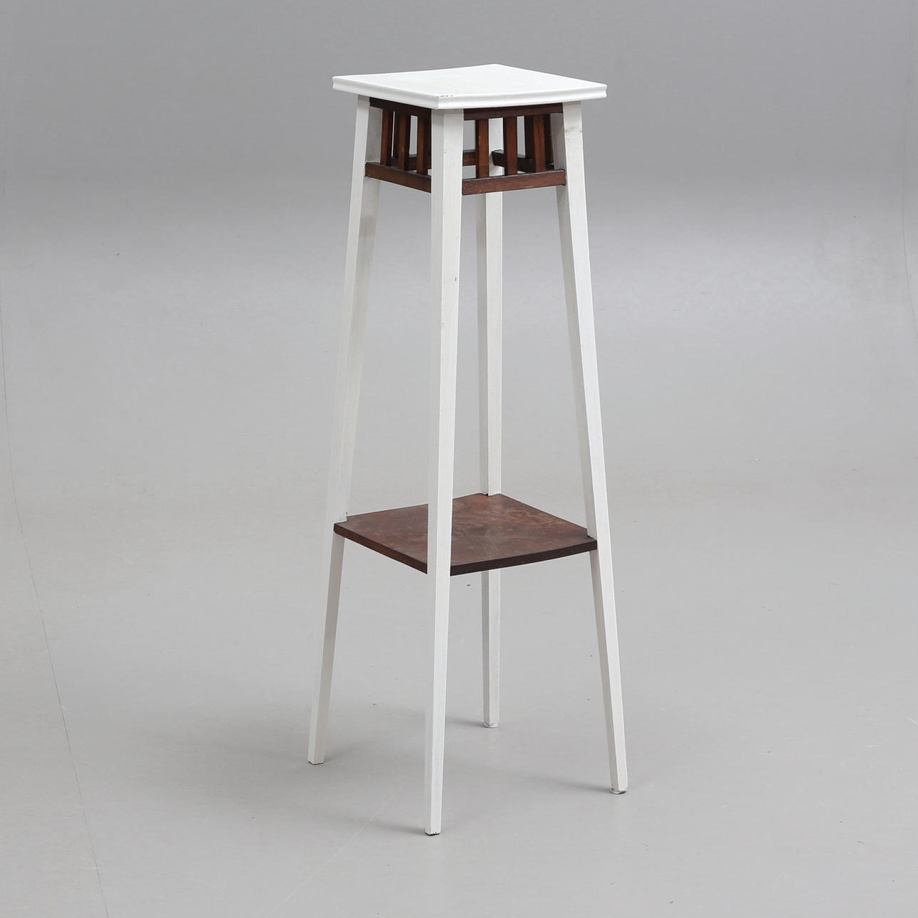 PIEDESTAL, trä, 1900-tal.